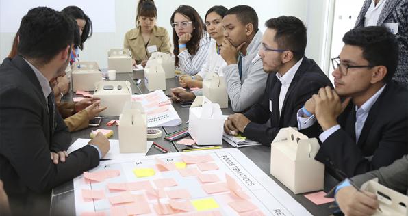Más de 70 jóvenes de escasos recursos reciben becas en La Calera