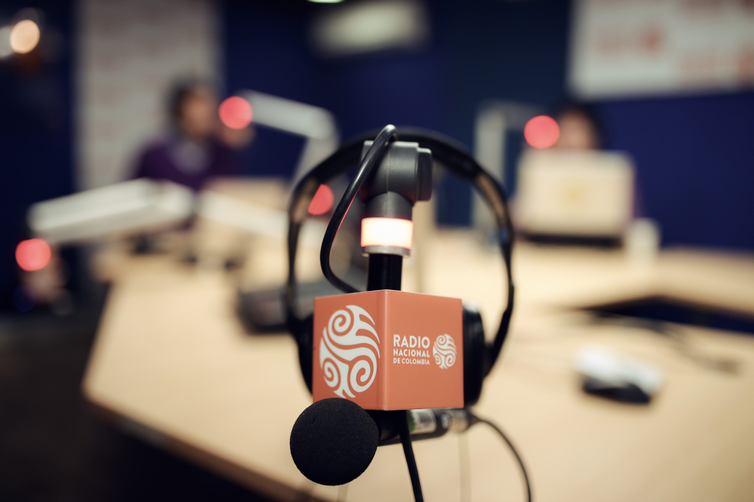 La radio rescata del olvido los pueblos azotados por la violencia en Colombia