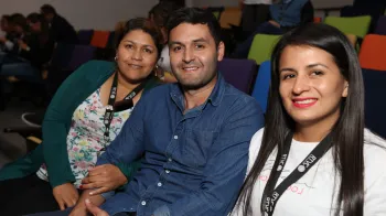 Firma de autógrafos Laura Restrepo 