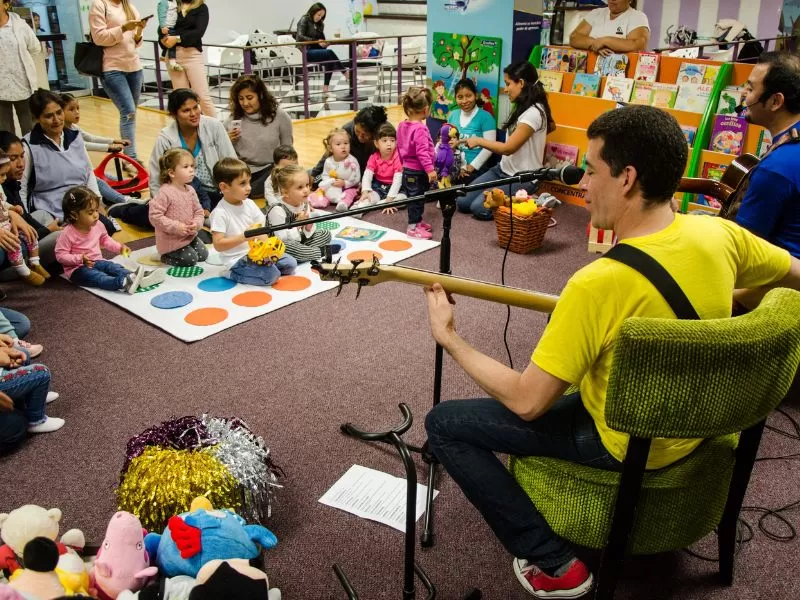 Día Internacional de la Música: beneficios de la música para bebés, niños y adolescentes