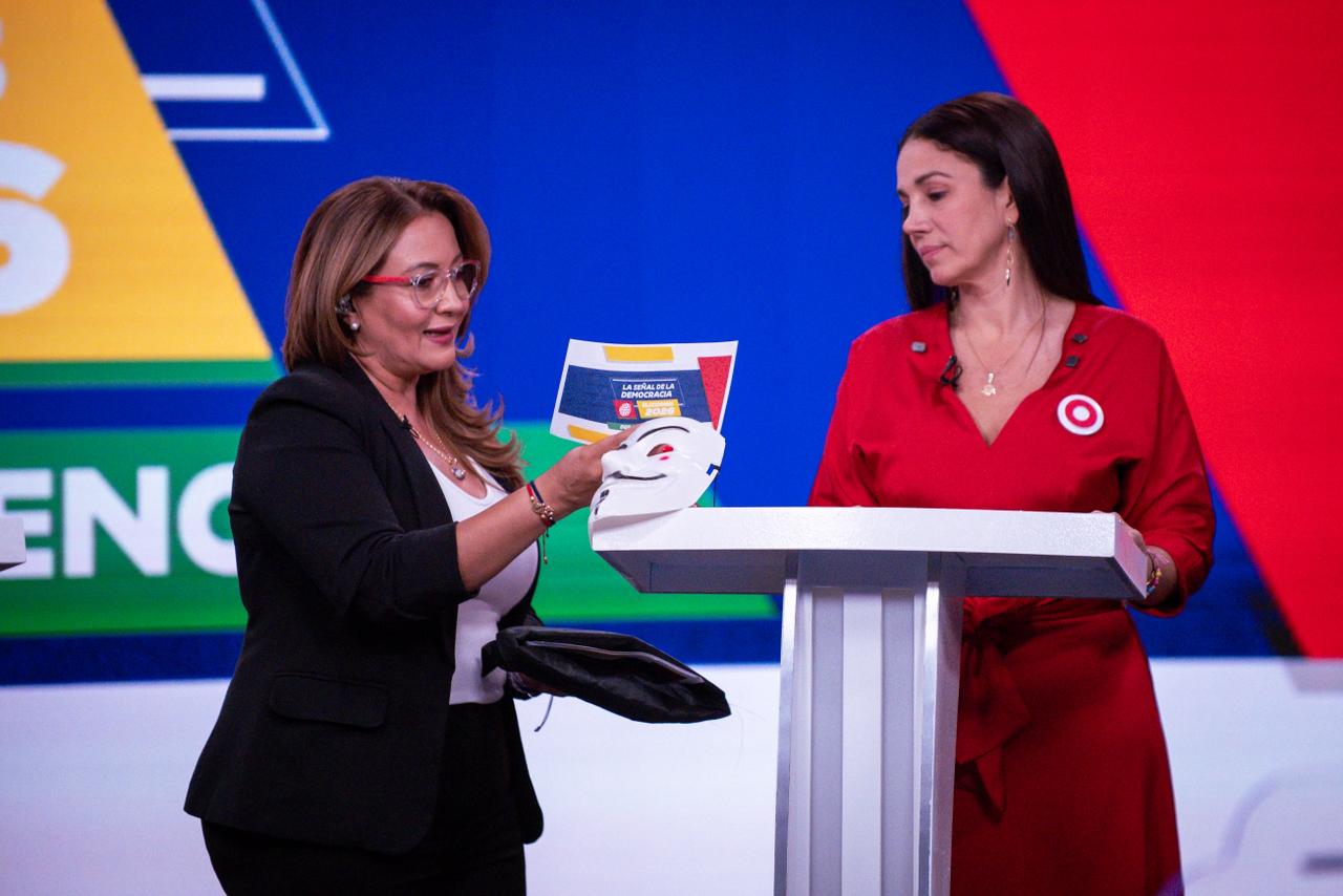 Con cuatro candidatos se realizó el tercer debate presidencial en Inravisión