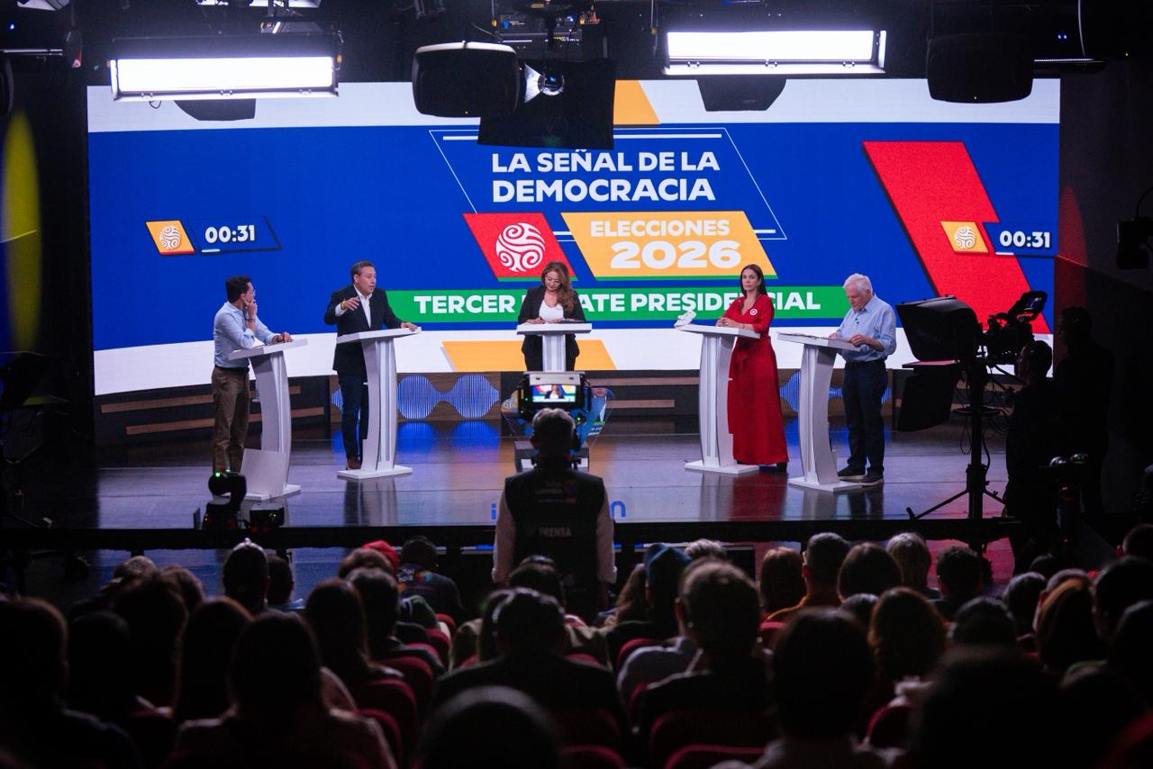Con cuatro candidatos se realizó el tercer debate presidencial en Inravisión