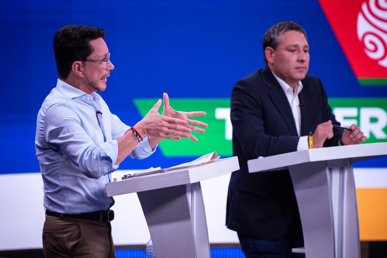 Con cuatro candidatos se realizó el tercer debate presidencial en Inravisión