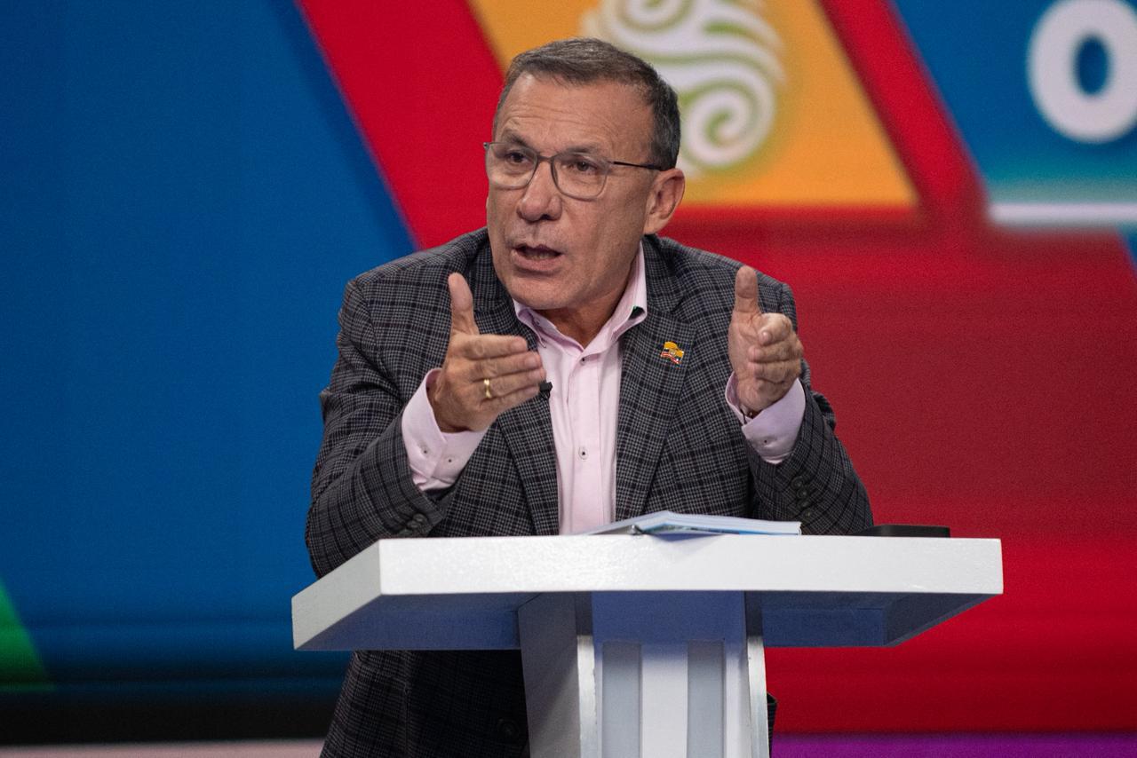 Con seis candidatos se realizó el segundo debate presidencial en Inravisión