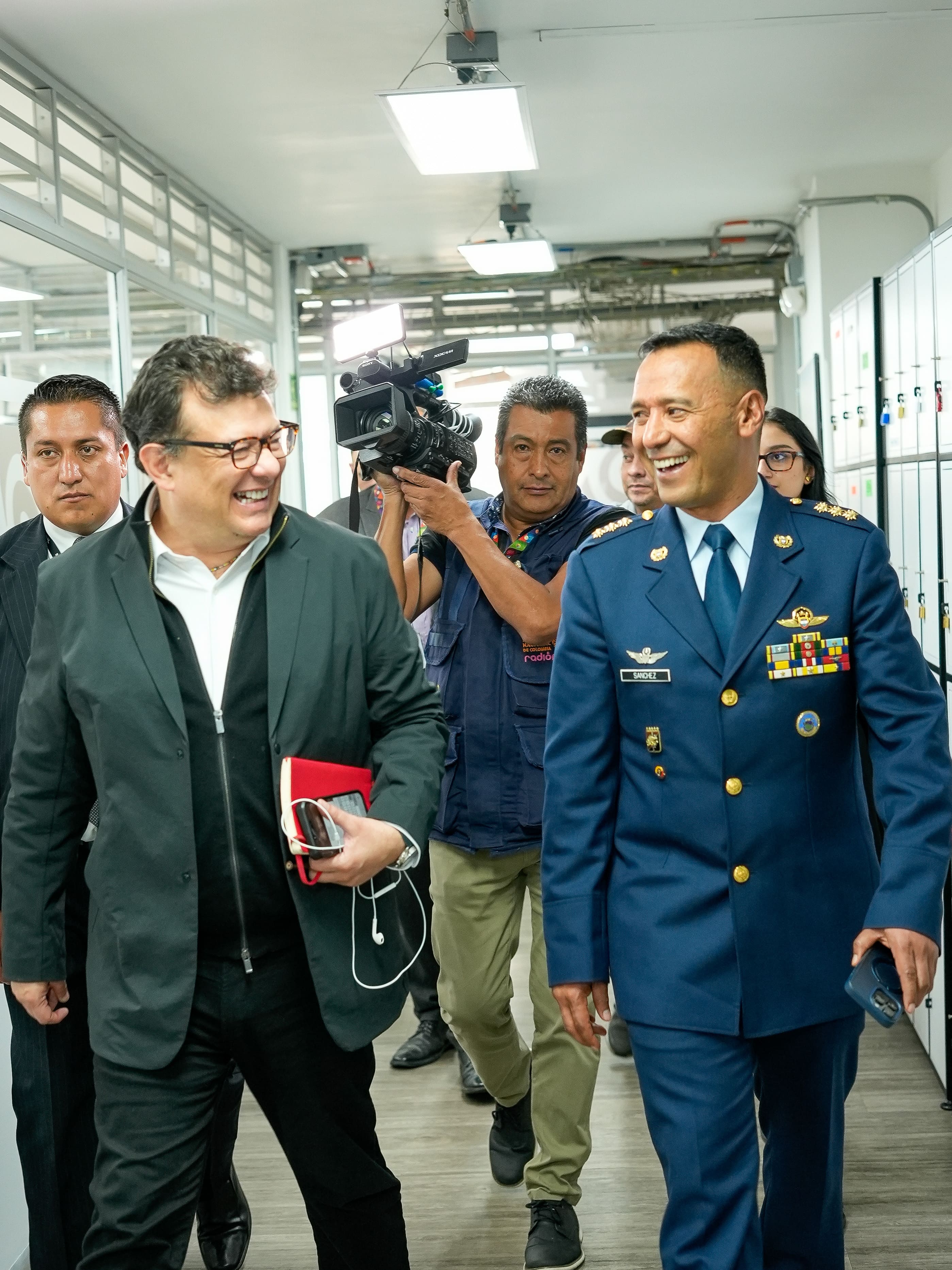 Mindefensa en RTVC junto al Gerente Hollman Morris