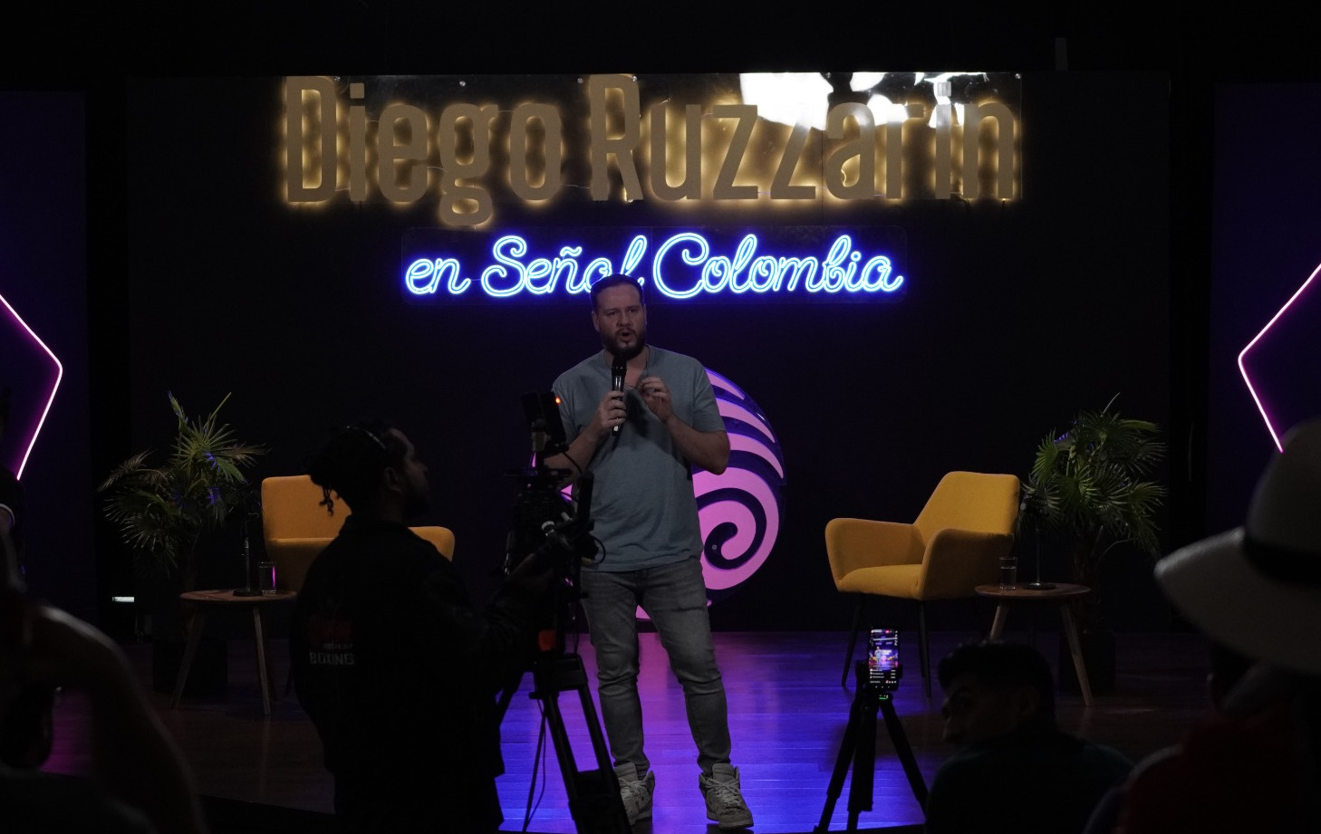 Diego Ruzzarin "Los medios privados producen una opinión que deja fuera muchas voces" Diego Ruzzarin "Los medios privados producen una opinión que deja fuera muchas voces"