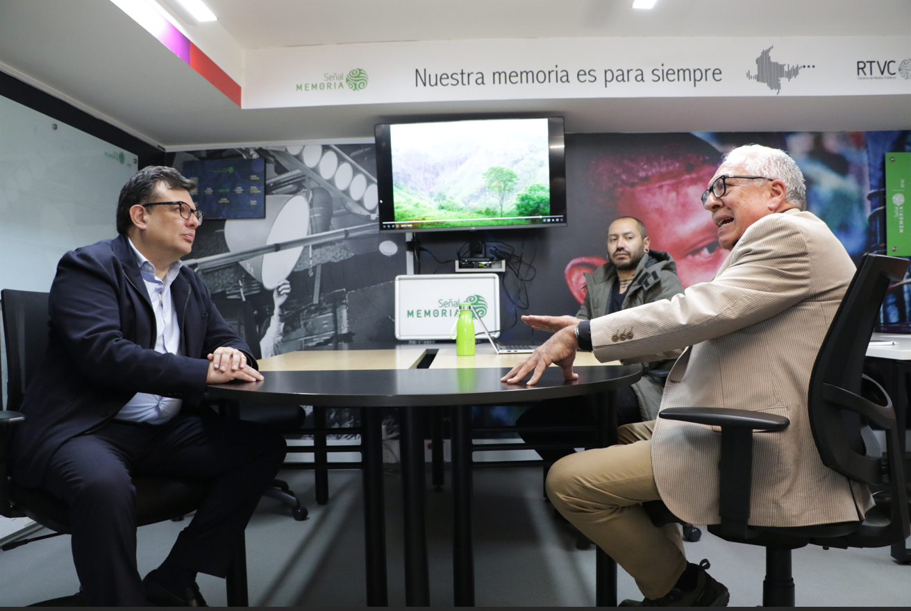 Mientras aumentan los consumidores en EE.UU., Colombia sigue poniendo los muertos: análisis hoy en Noches de Opinión de Señal Colombia Mientras aumentan los consumidores en EE.UU., Colombia sigue poniendo los muertos: análisis hoy en Noches de Opinión de Señal Colombia