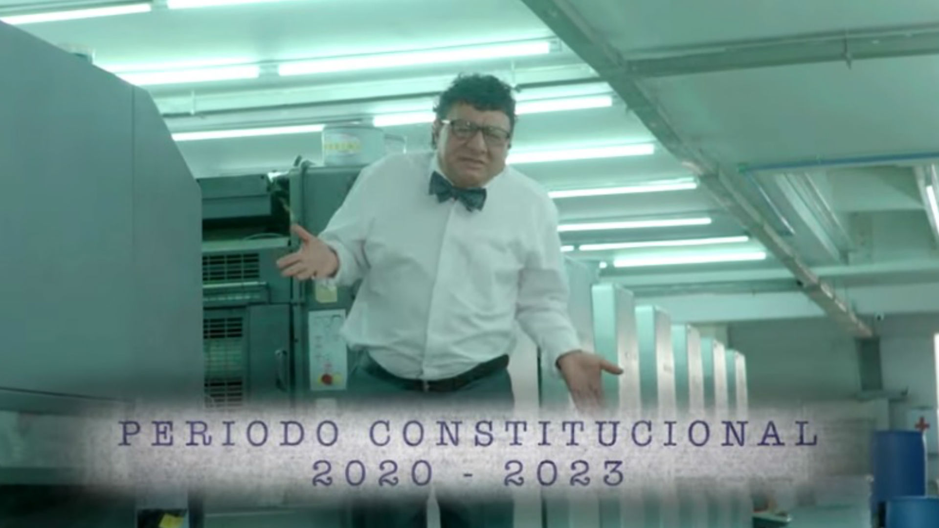 Imagen del personaje Don Devoto, un hombre con camisa blanca y corbatin negro 