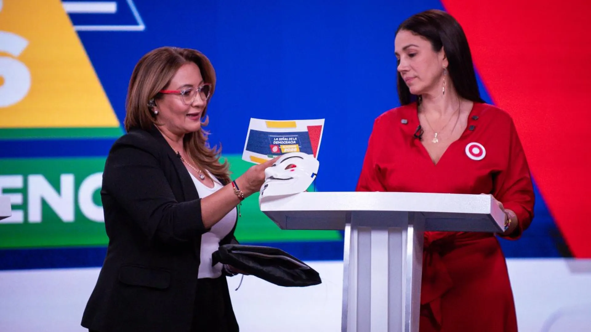 Con cuatro candidatos se realizó el tercer debate presidencial en Inravisión
