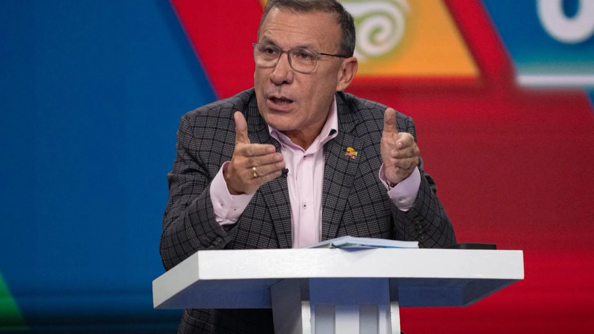 Con seis candidatos se realizó el segundo debate presidencial en Inravisión