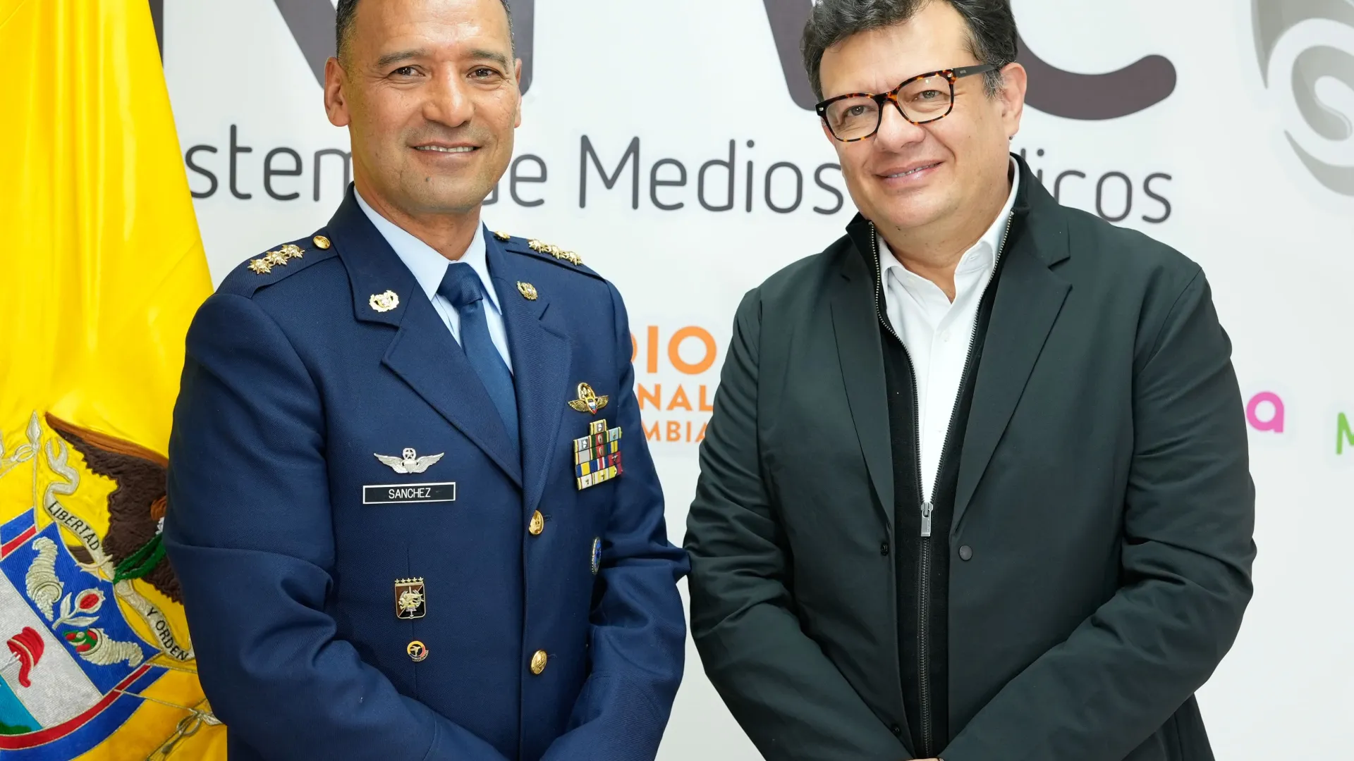 Mindefensa en RTVC junto al Gerente Hollman Morris