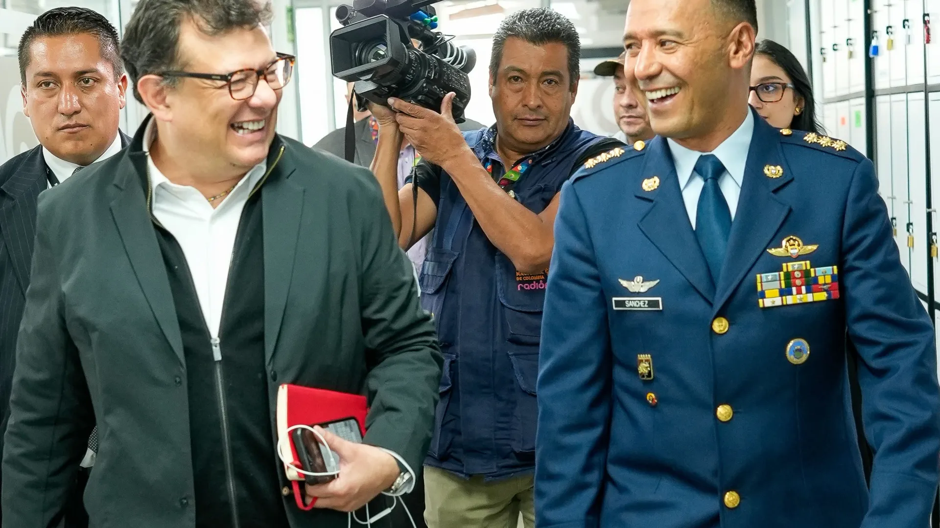 Mindefensa en RTVC junto al Gerente Hollman Morris