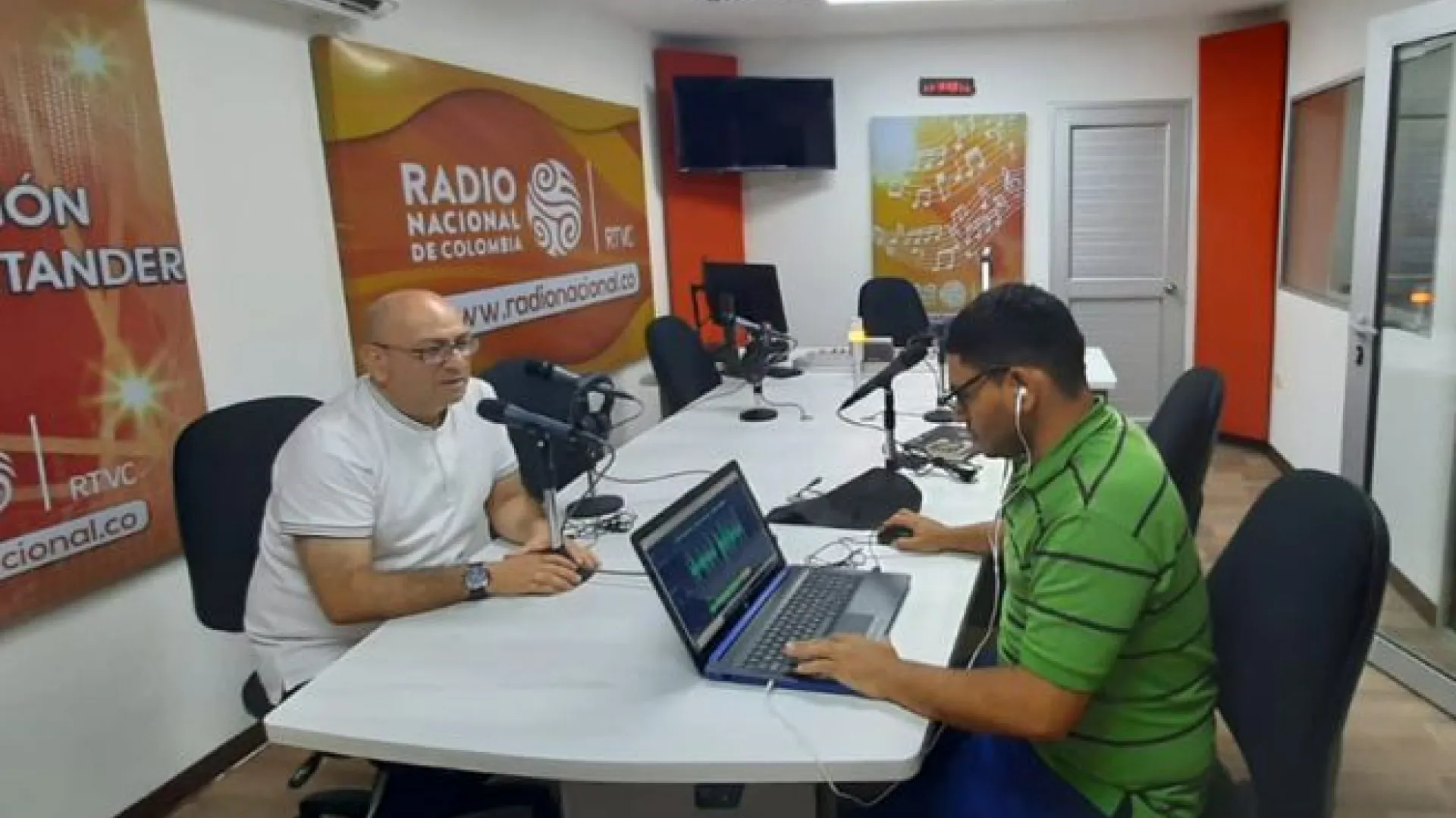 Ya están al aire cinco emisoras para la paz