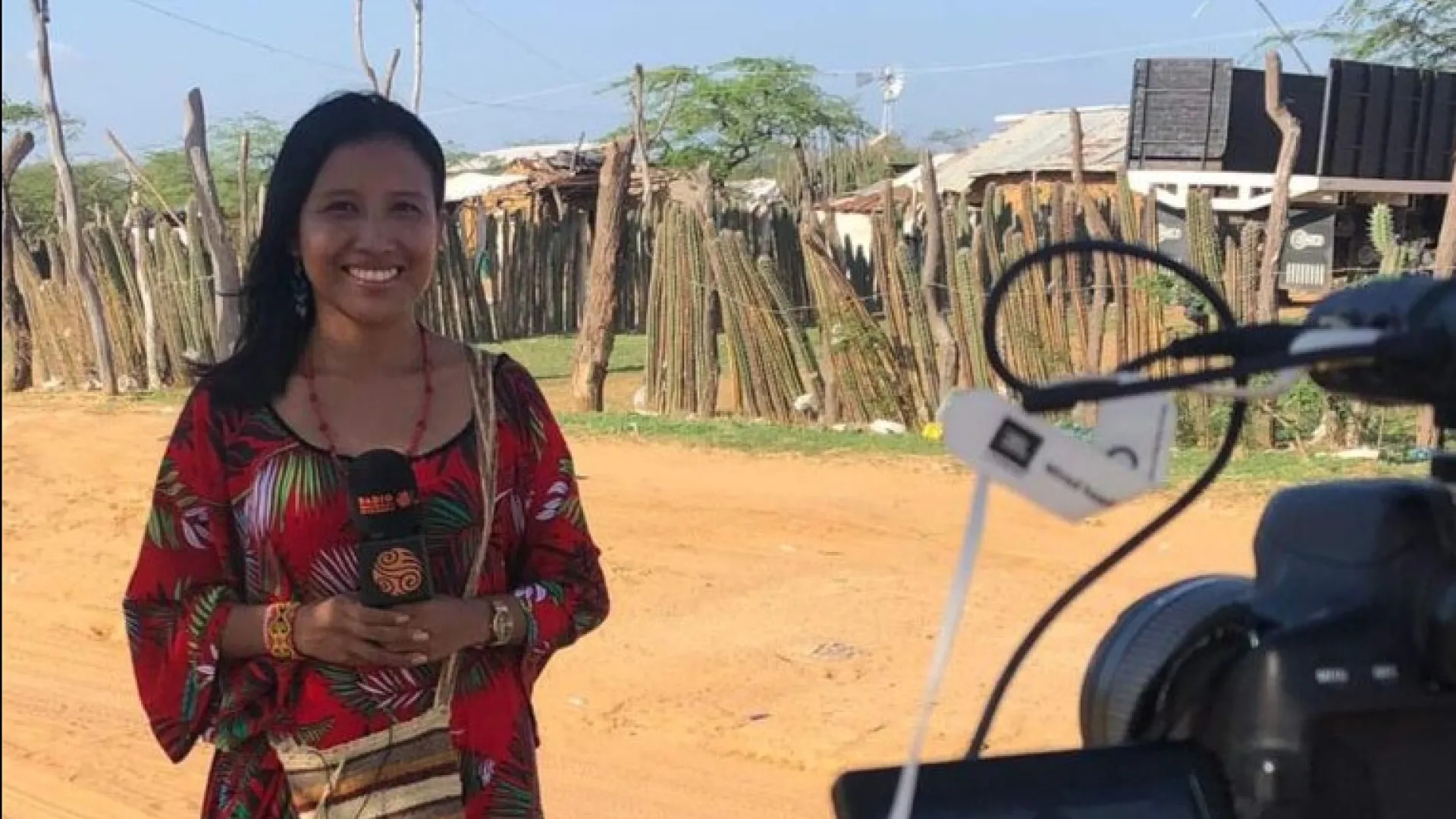 En Colombia, periodistas indígenas están rompiendo barreras para establecer su lugar en radio, televisión y cine
