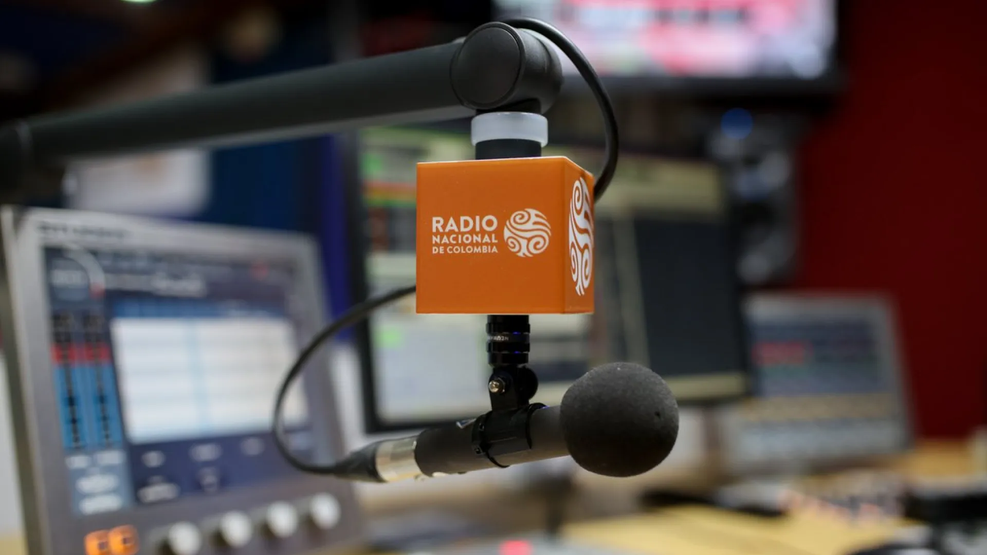 Anuncio (enorme) en transmisión de los partidos de la Selección Colombia: "Histórico"