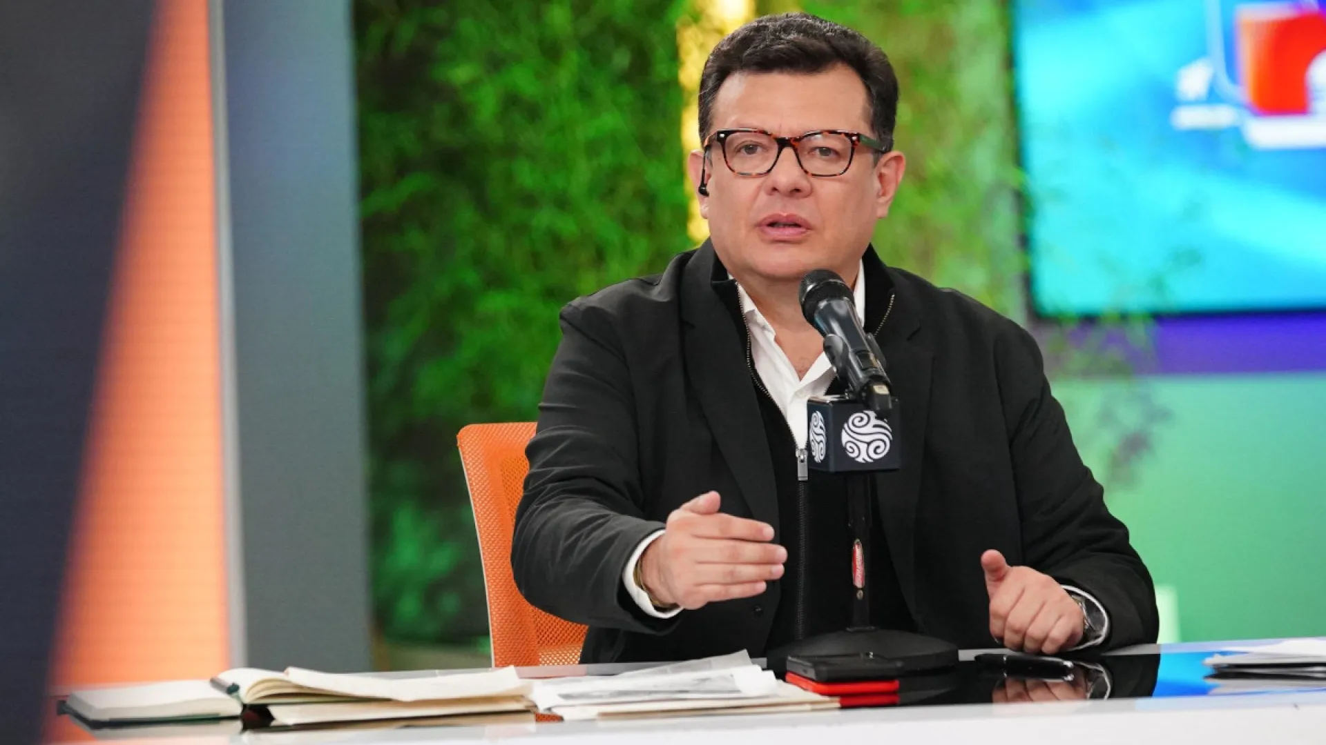 Identificado y judicializado el autor de amenazas contra Hollman Morris: la Policía Nacional revela detalles del caso