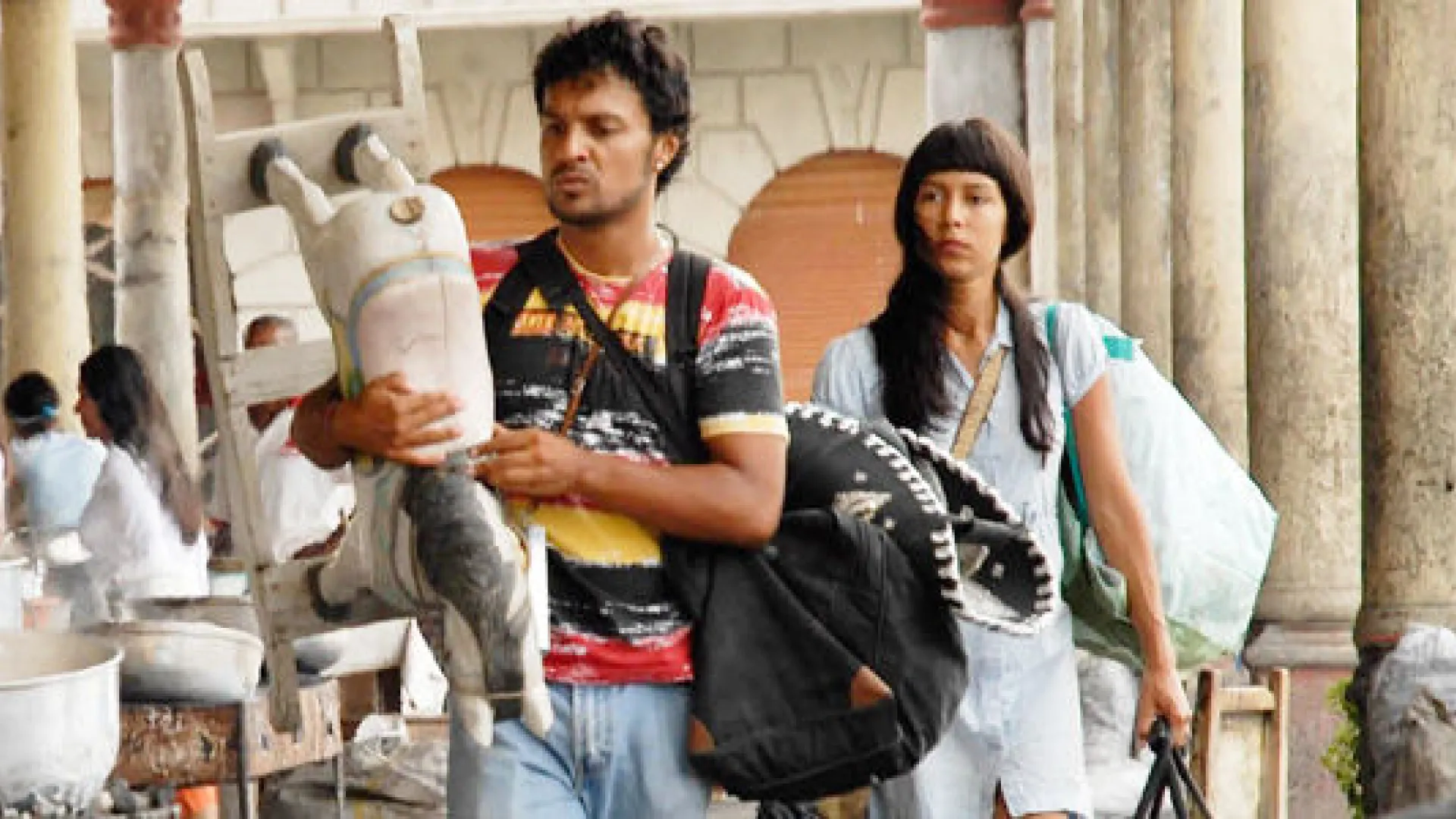 anal Uno presenta la película 'Retratos en un mar de mentiras', que aborda la guerra en Colombia.