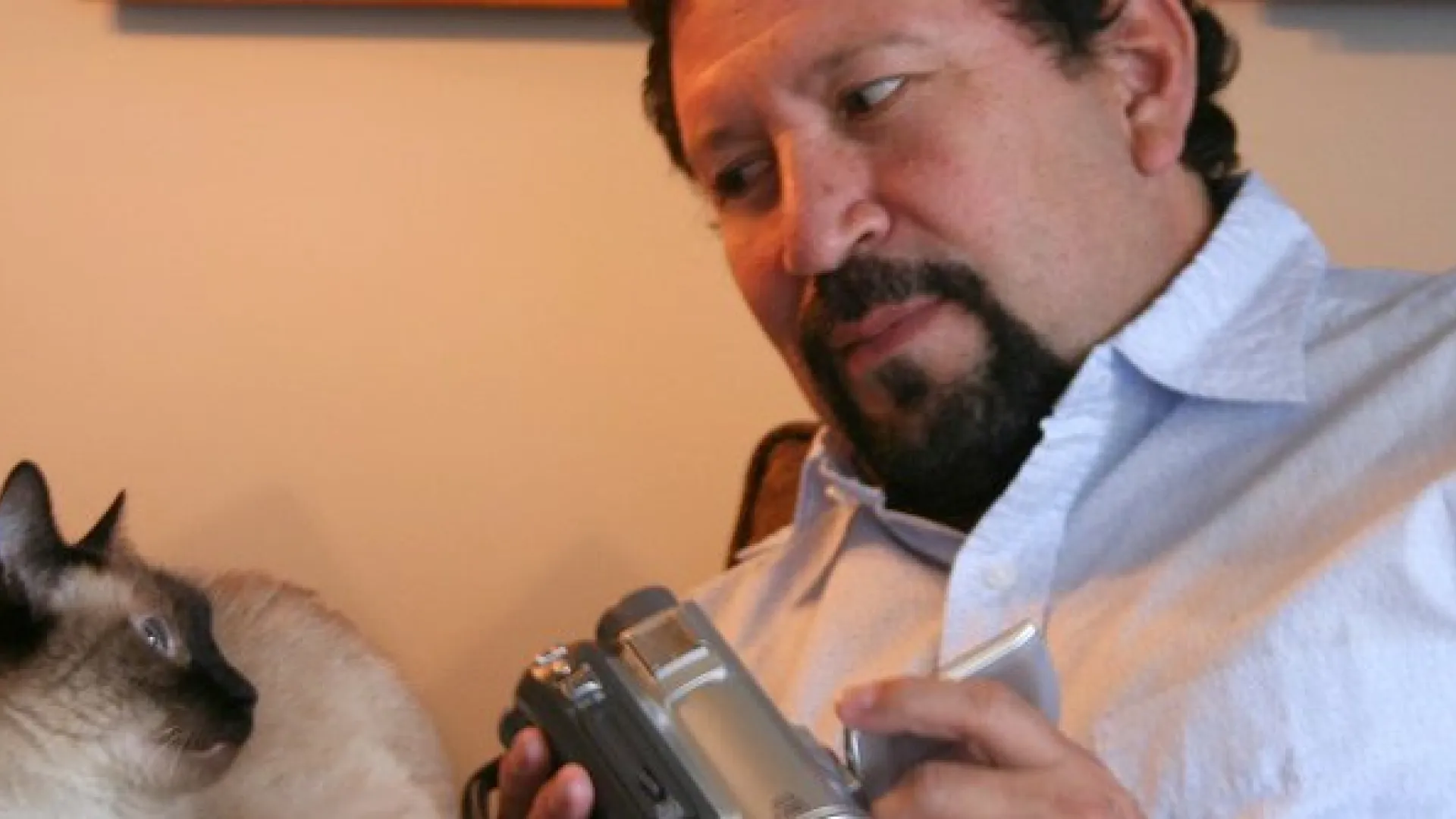 ‘Los puros criollos’ gana premio de periodismo cultural