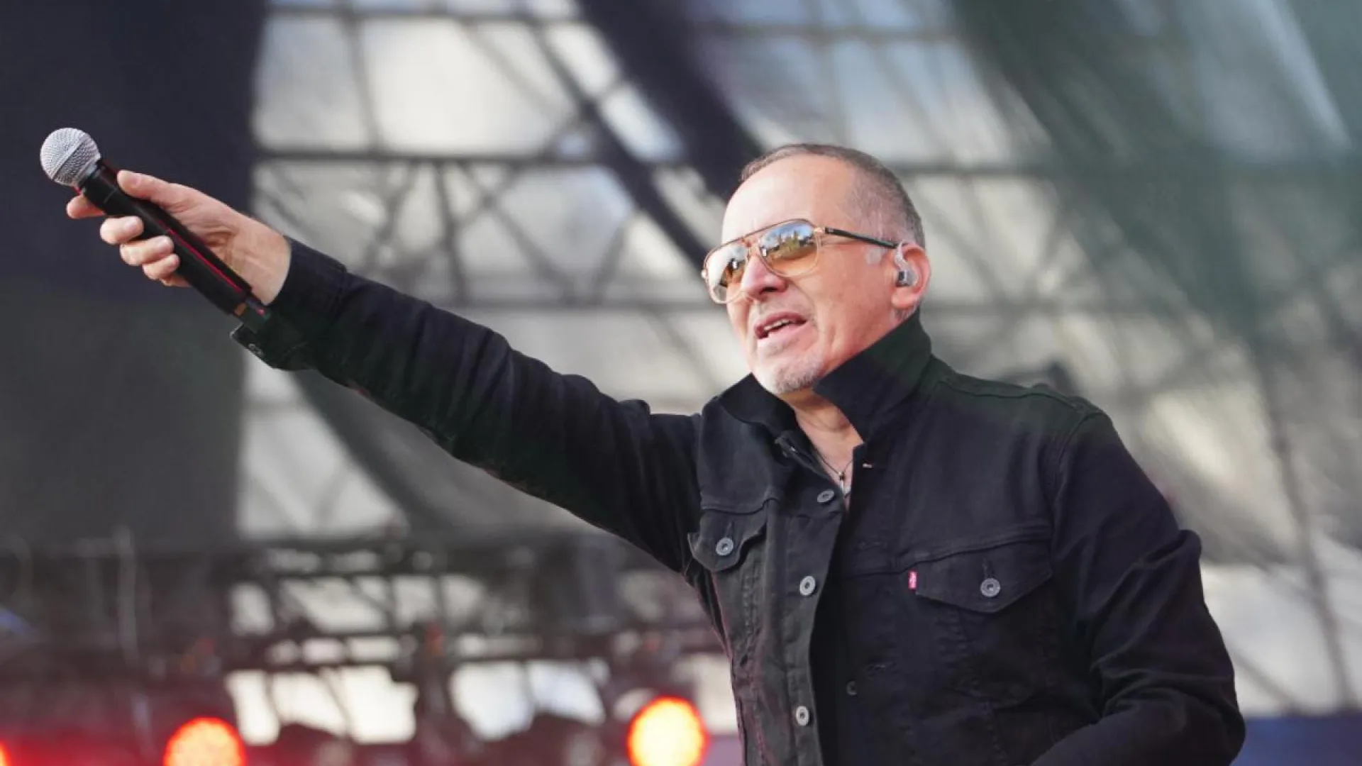 Miles de personas corearon “Tren al Sur” en presentación de Miguel Tapia en Colombia