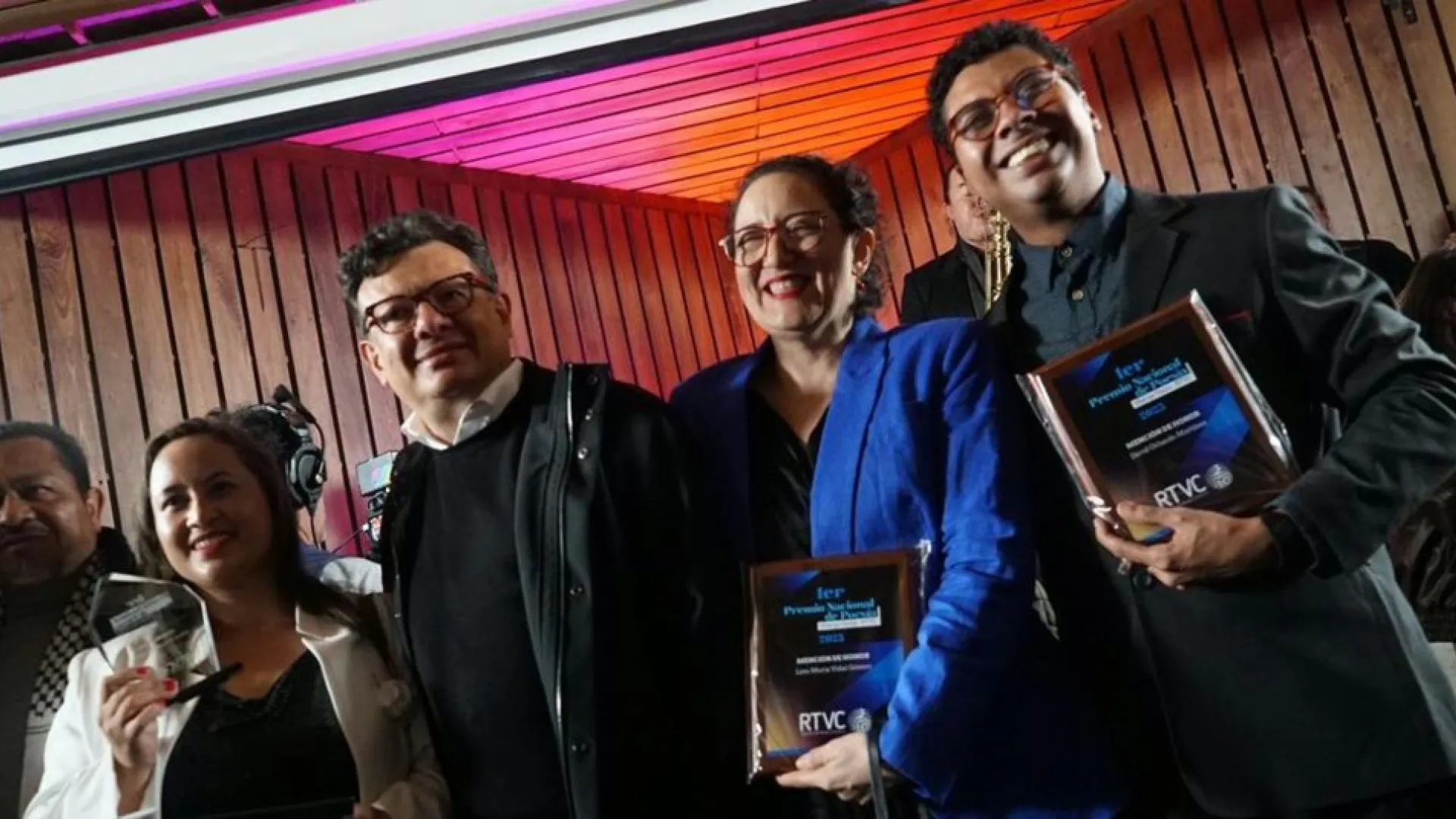 Tres mujeres ganan el primer Premio Nacional de Poesía Maruja Vieira – RTVC