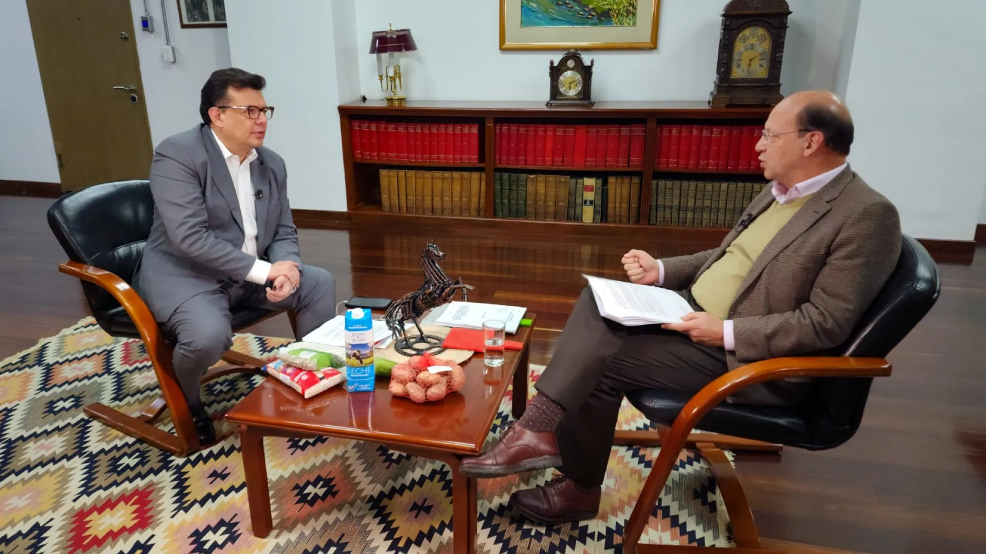 Ni el turismo ni la canasta familiar serán gravadas: Ministro de Hacienda, Germán Ávila,  en Noches de Opinión