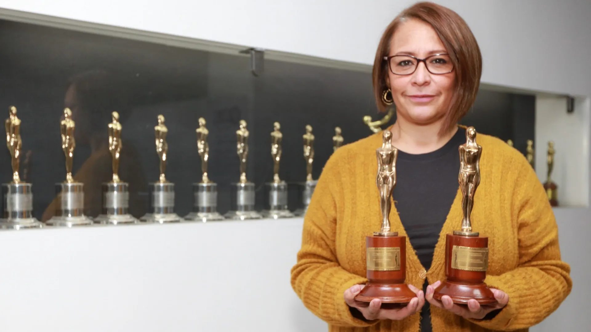 ¡Dos nuevas estatuillas decoran la casa de los Medios Públicos!