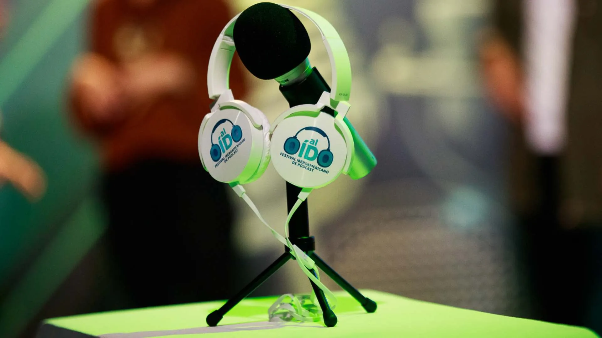 ‘Encendiendo los micrófonos’ con Carlos Puig fundador de ‘Así como suena’