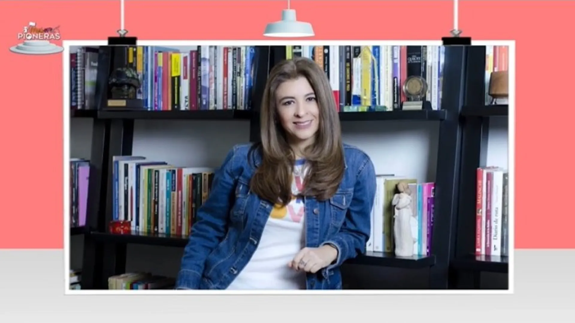 Alexandra Montoya imitadora Mujeres Pioneras Bicentenario