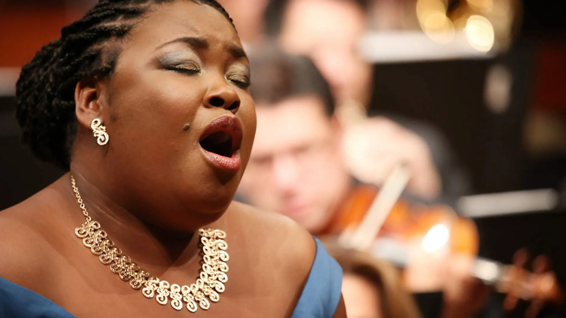 Betty Garcés, cantante soprano colombiana, invitada en 200 años de Mujeres Pioneras. 