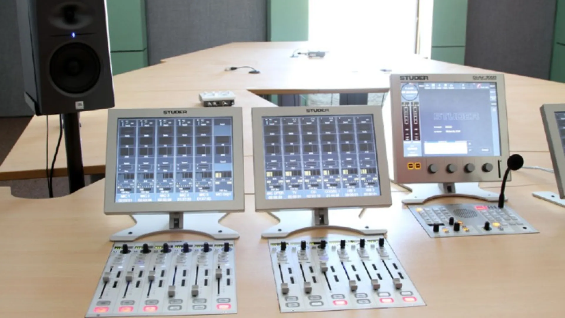 Al aire, en Chaparral, la primera emisora de pedagogía de paz