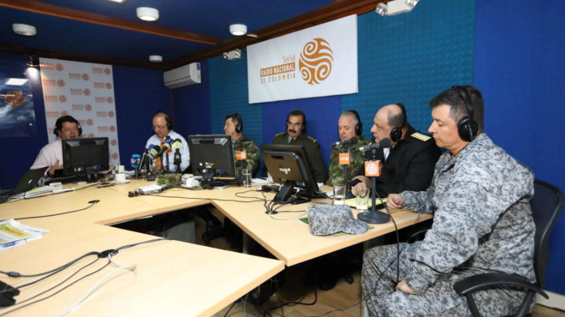 Cúpula militar en la Radio Nacional de Colombia
