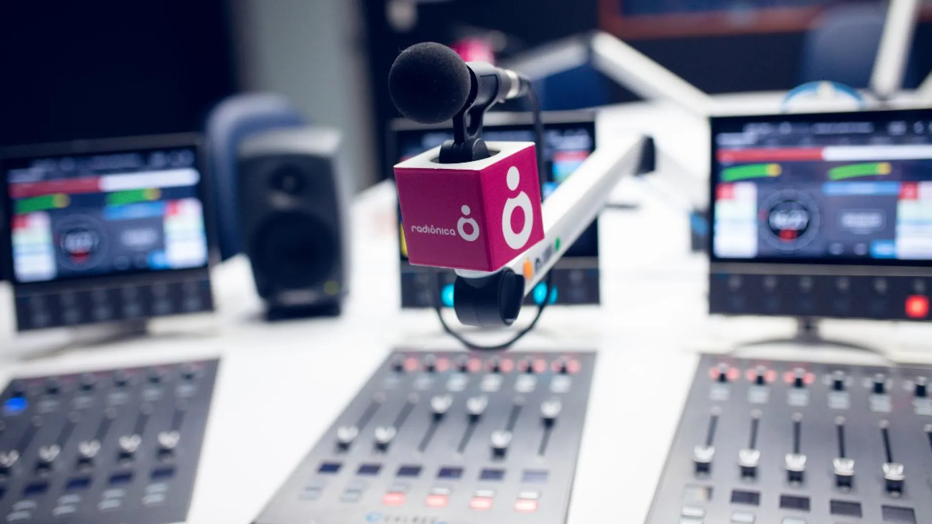 Día del Locutor: personajes y producciones de RTVC para celebrar esta fecha