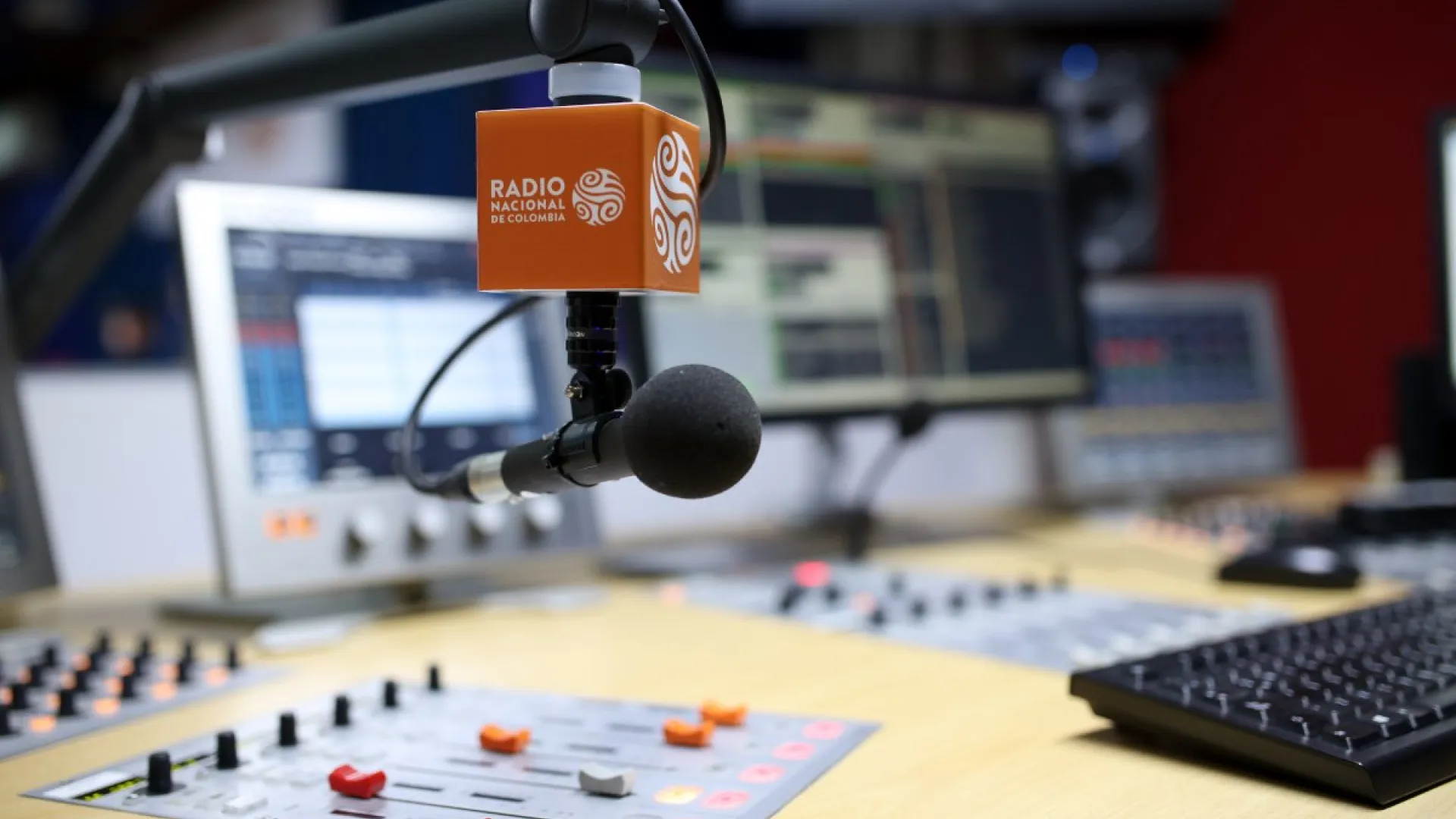 Día Mundial de la Radio: el libro de Radio Nacional para conmemorar esta fecha