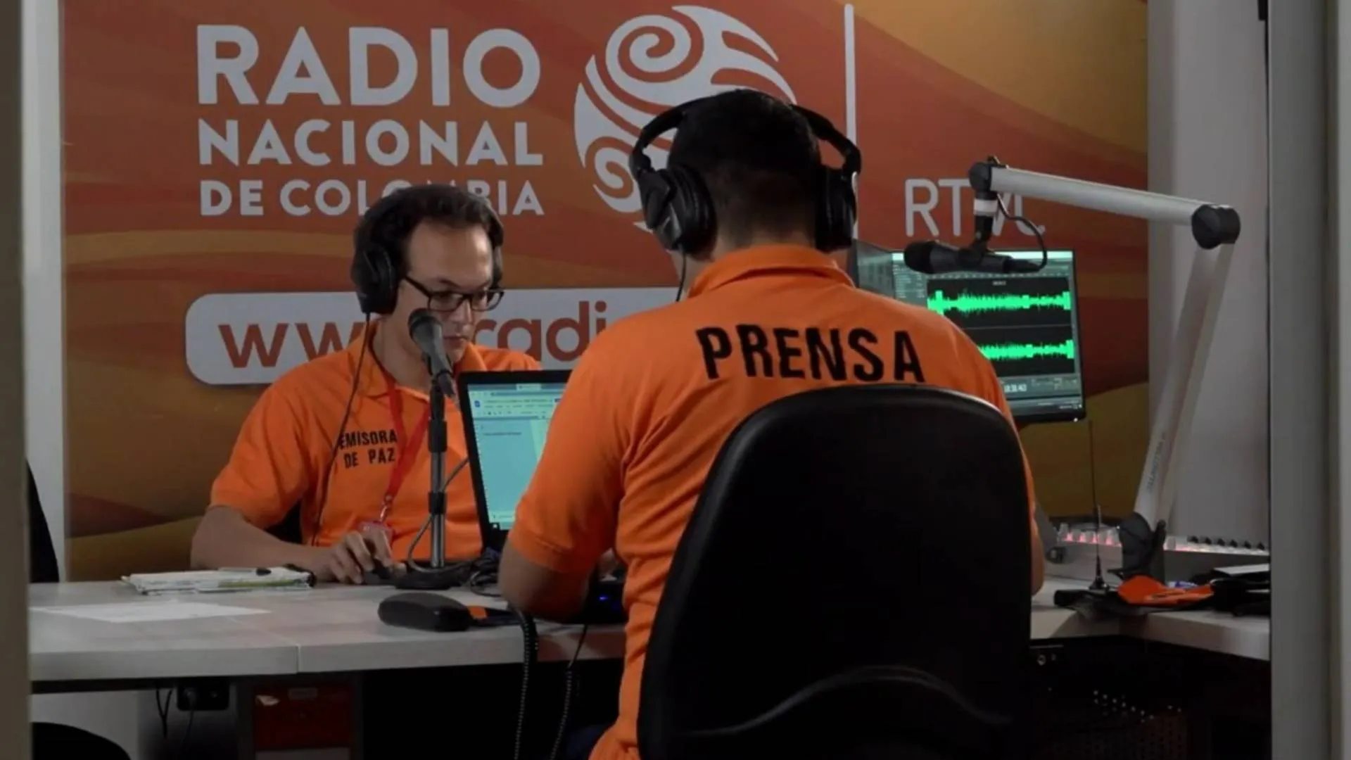 Así funcionan las Emisoras de paz en los territorios golpeados por el conflicto en Colombia