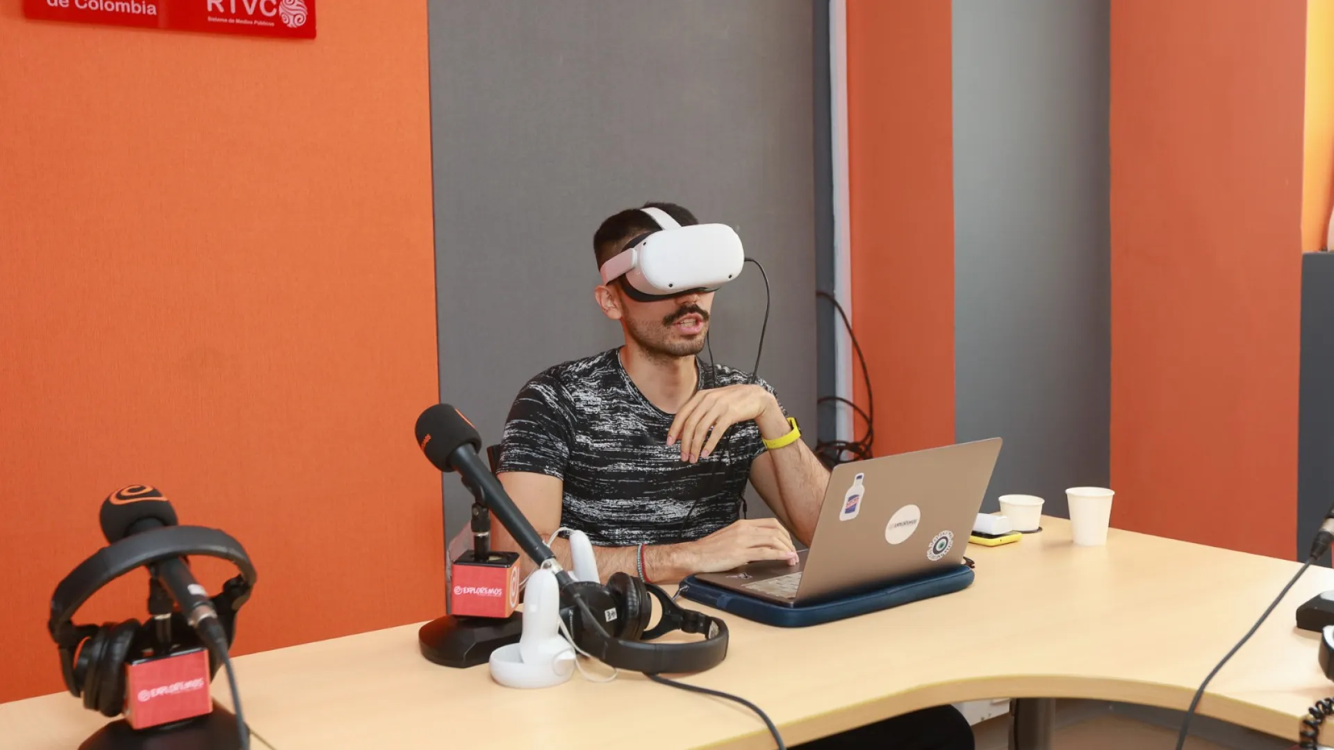 La radio pública emite por primera vez desde el metaverso