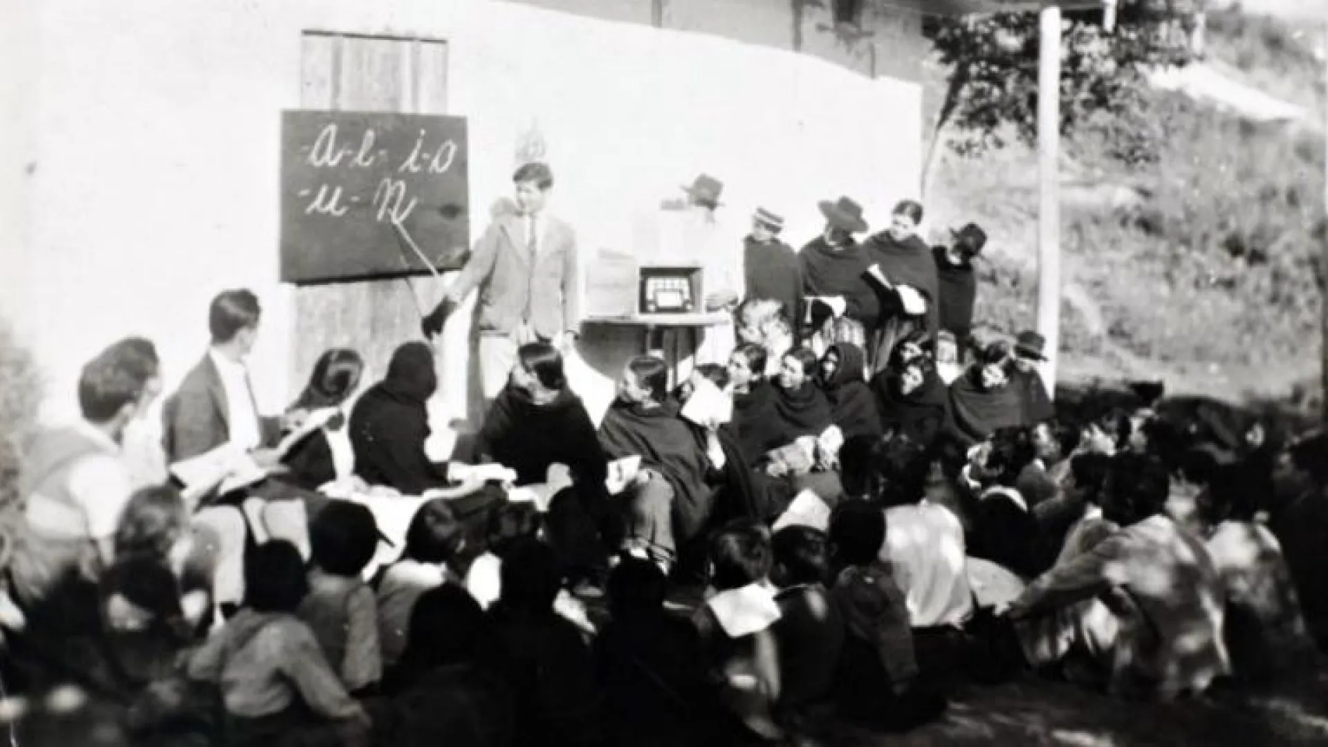 Radio Sutatenza foto tomada de la página de Señal Memoria