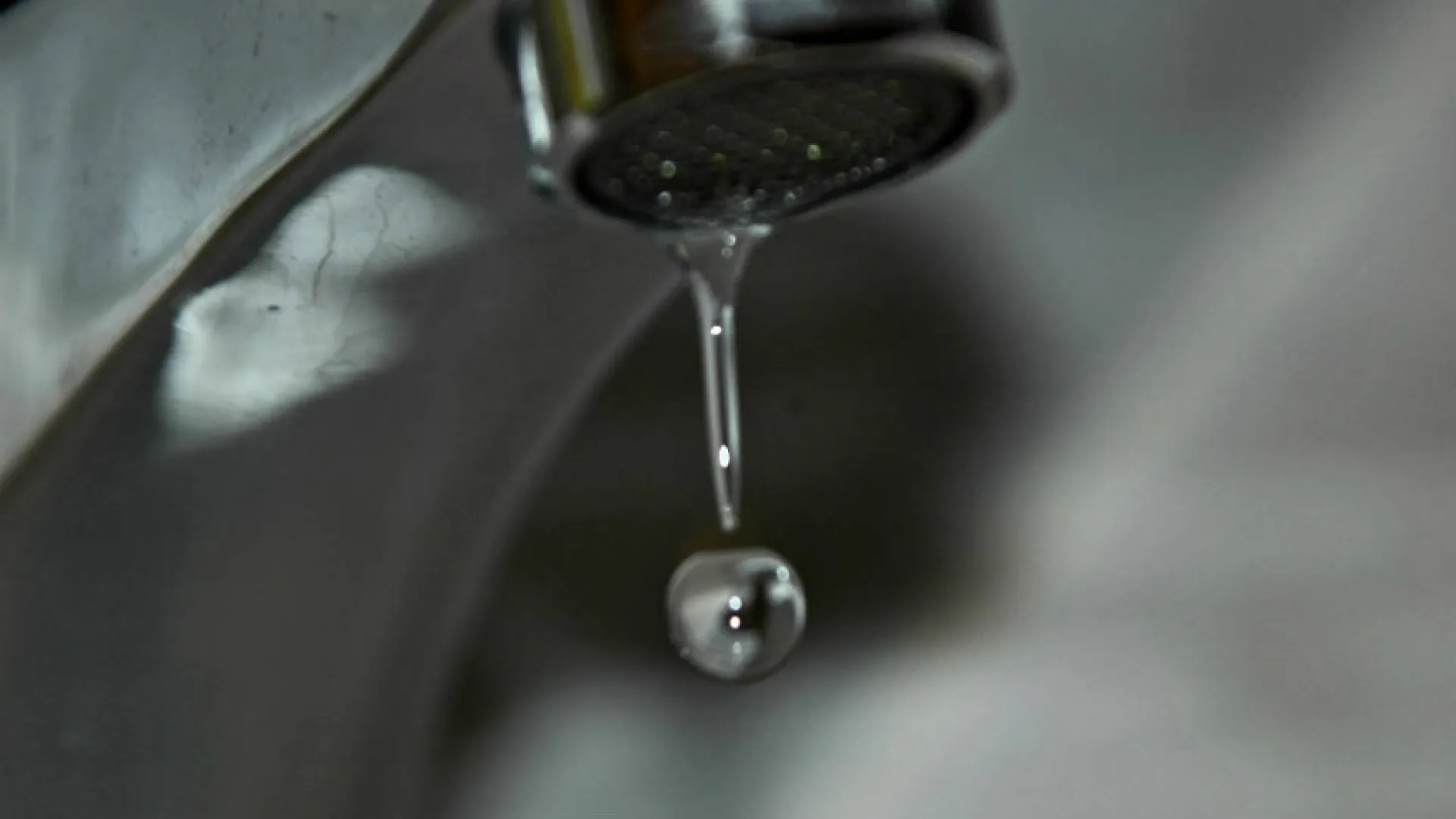 Hasta el doble se incrementarán tarifas de agua de los derrochadores