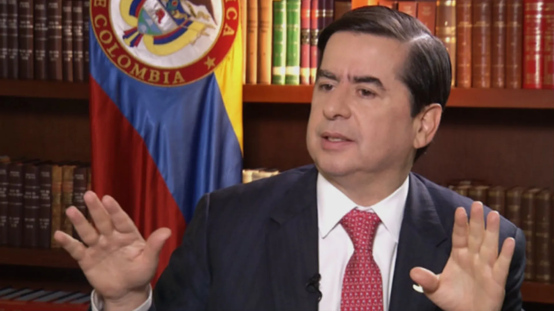 El ministro del Interior Juan Fernando Cristo explica el Plebiscito por la paz