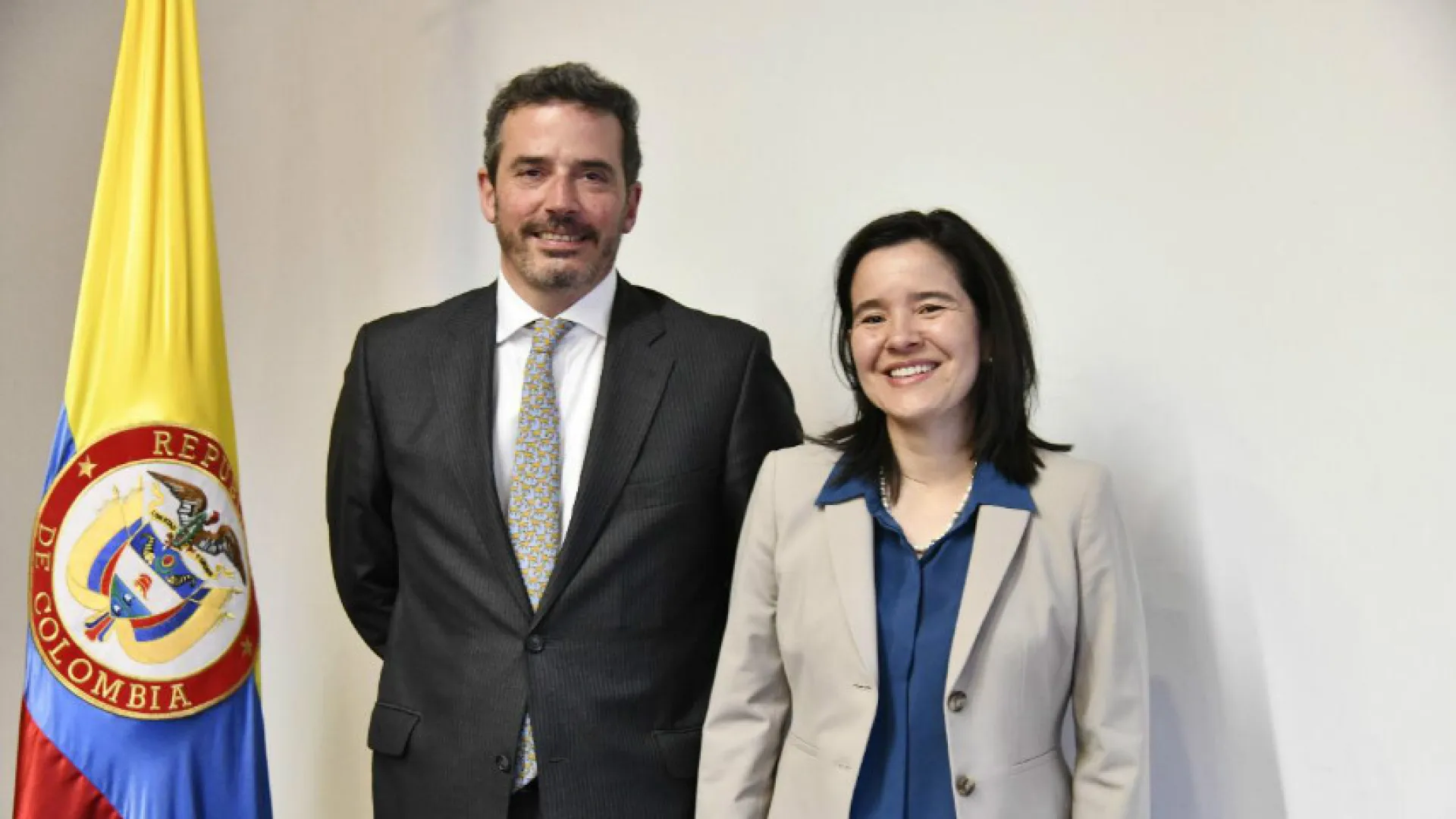 Juan Ramón Samper, gerente de RTVC y Sylvia Constaín,   