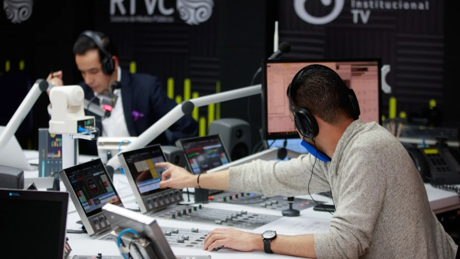 Con invitados y muchas noticias así fue la primera emisión de “Señal de la mañana, conectados con Colombia”