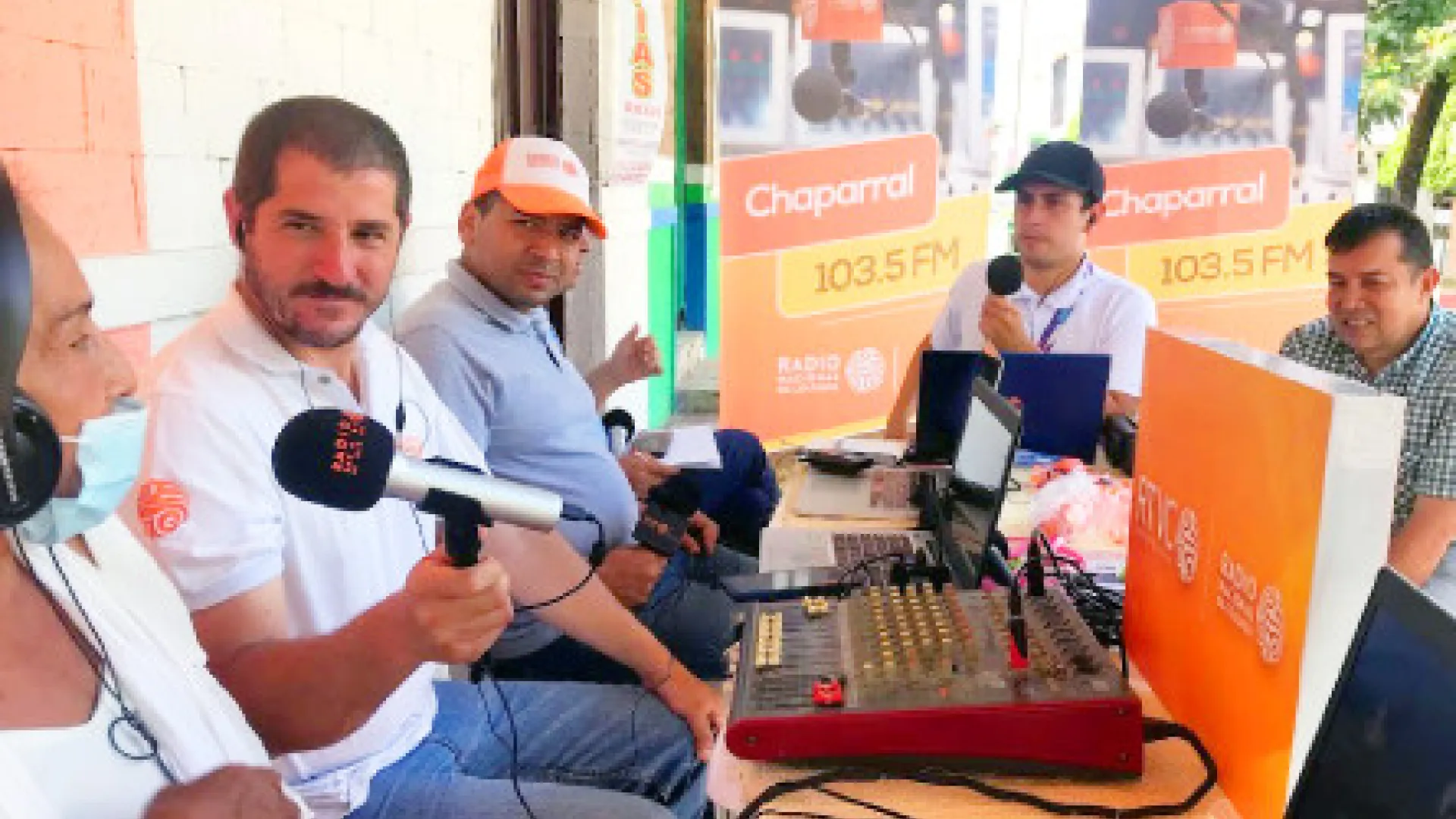 Micrófonos abiertos a la paz