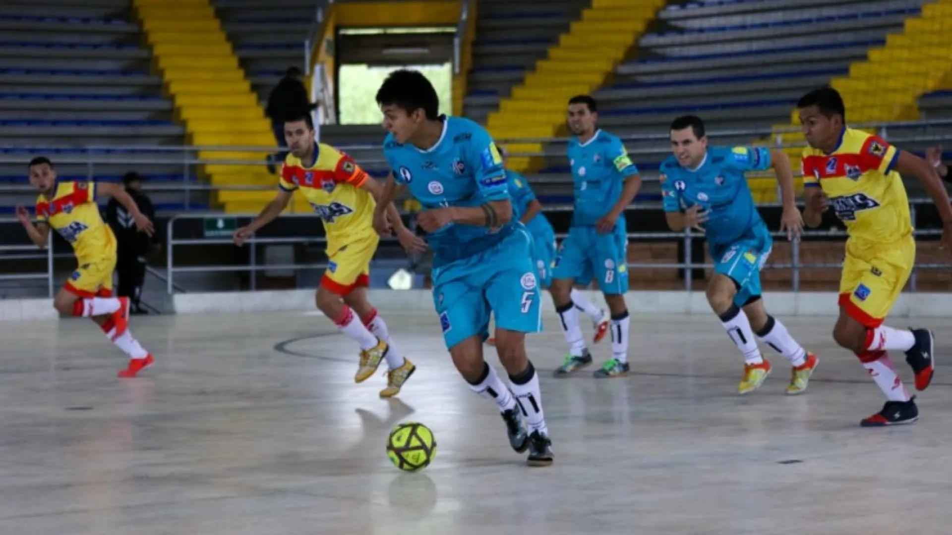 Microfútbol árbitro colombiano Señal Deportes