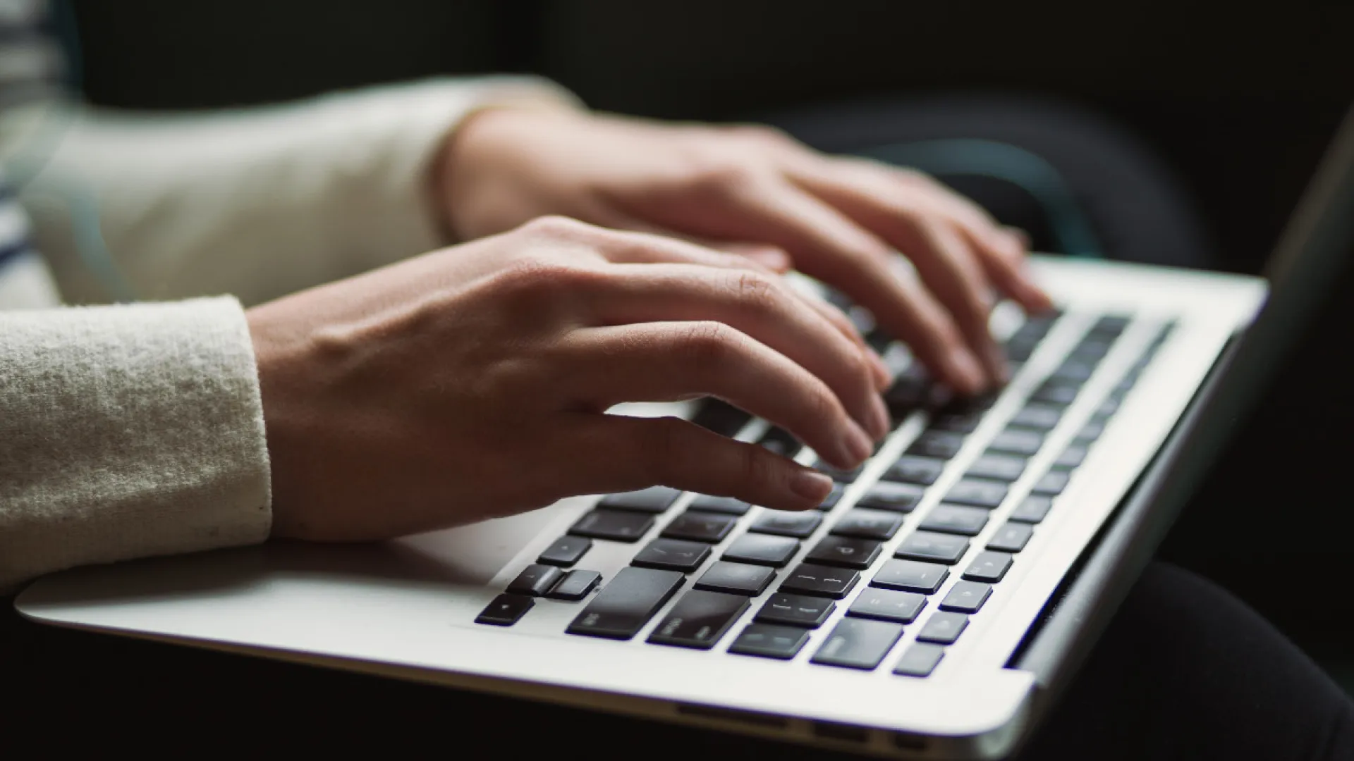 RTVCPlay abre convocatorias para guionistas y realizadores colombianos. Foto: Unsplash