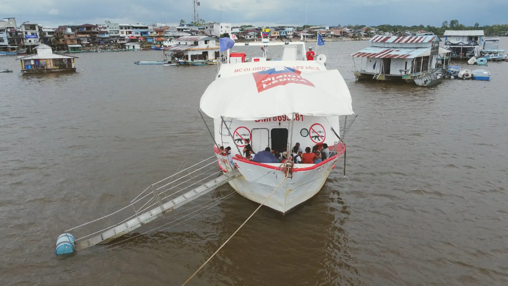 "Patrulla médica": la misión del primer barco hospital de Colombia llega a la televisión