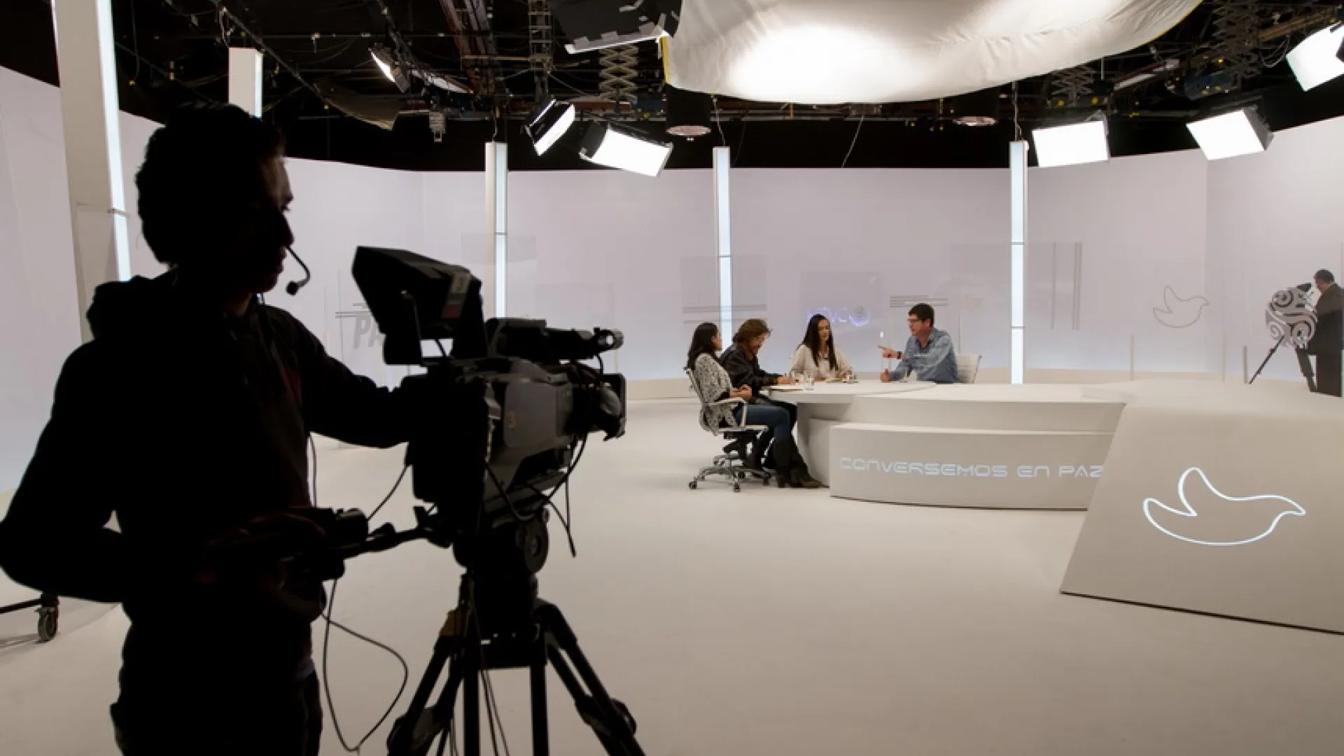 Los retos de los medios y su transición hacía el futuro de la paz en “Conversemos en paz”  