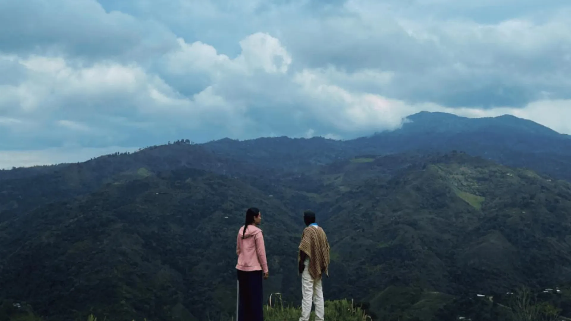 La Unidad de Búsqueda y RTVC estrenan "Por cielo y tierra", documental sobre la búsqueda de personas desaparecidas en Colombia