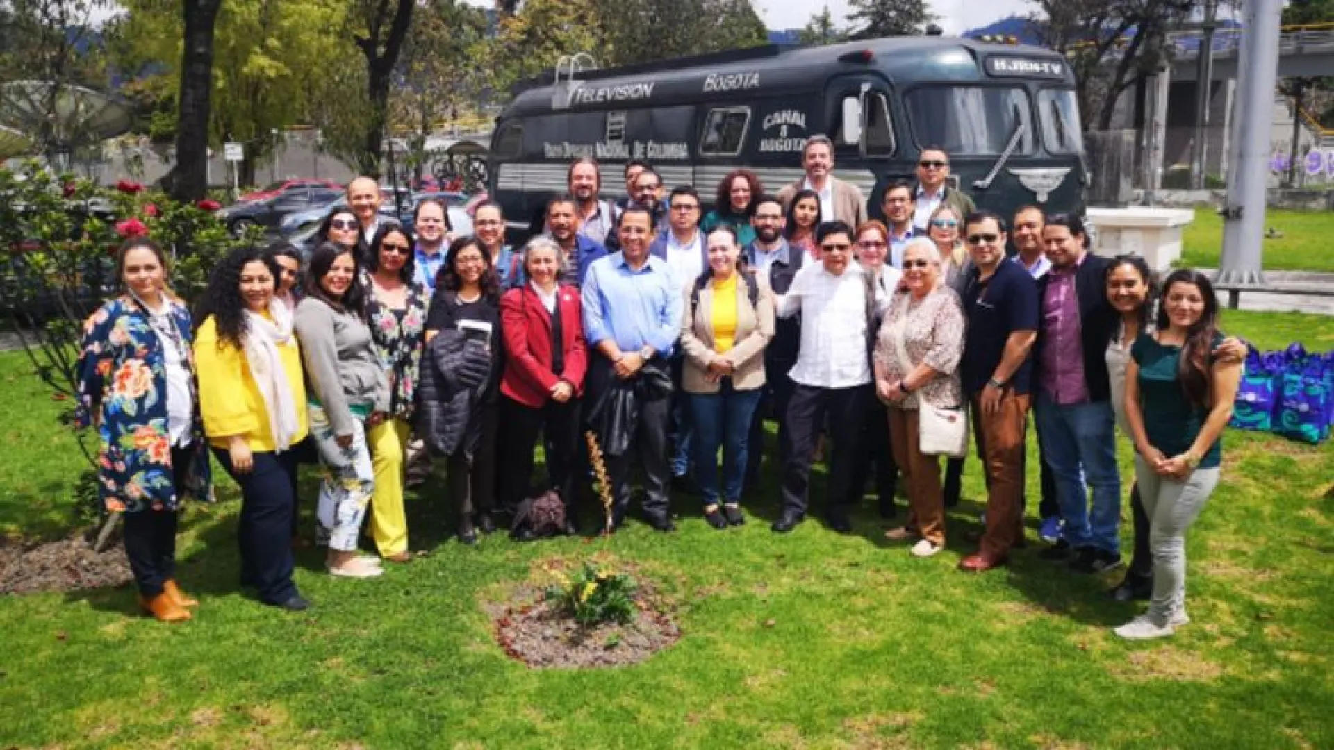 Representantes de medios centroamericanos y europeos recorren instalaciones de RTVC