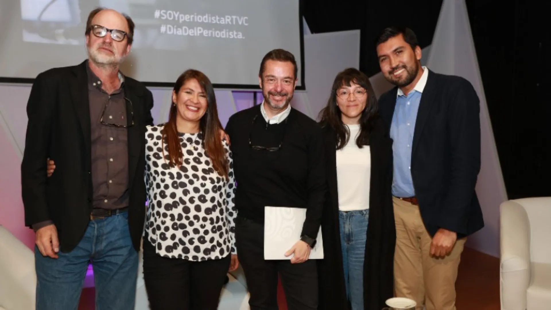 Álvaro García y lo periodistas de RTVC