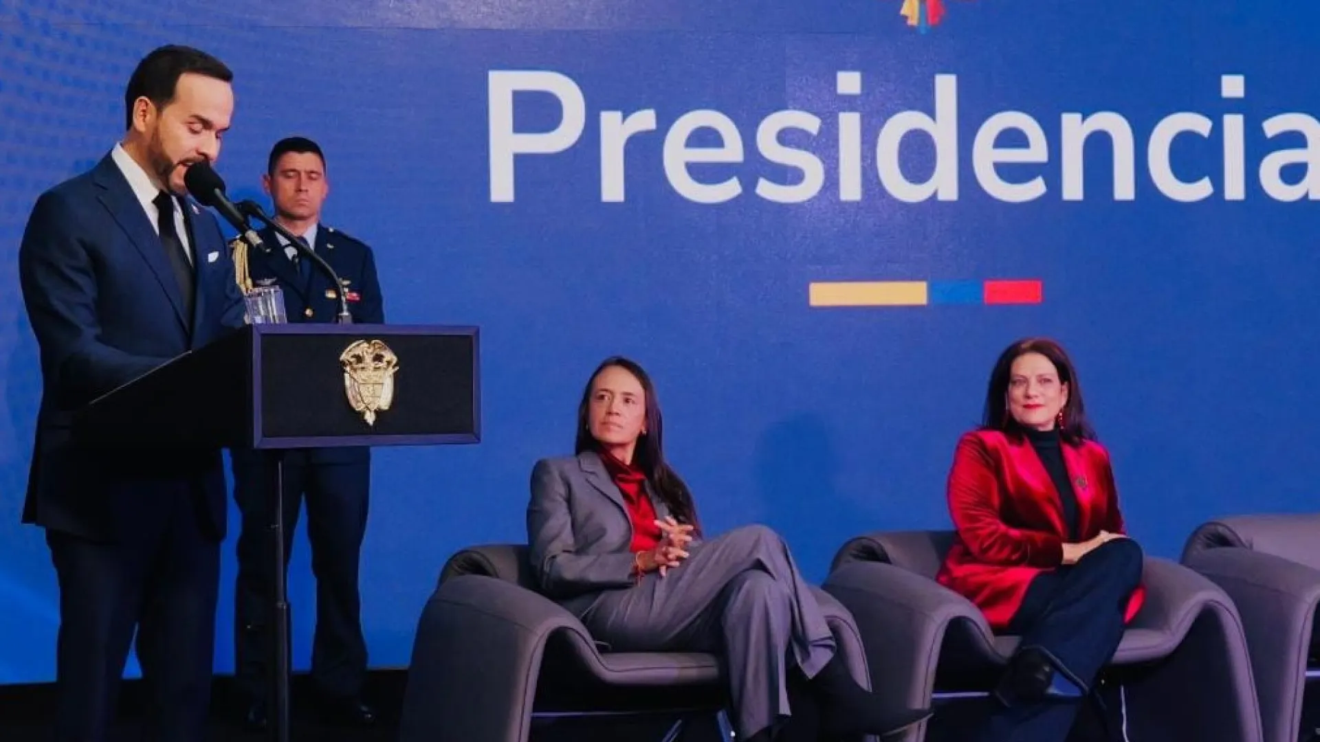El Presidente Abelardo De La Espriella anunció "El resurgir de la Señal de la Patria"