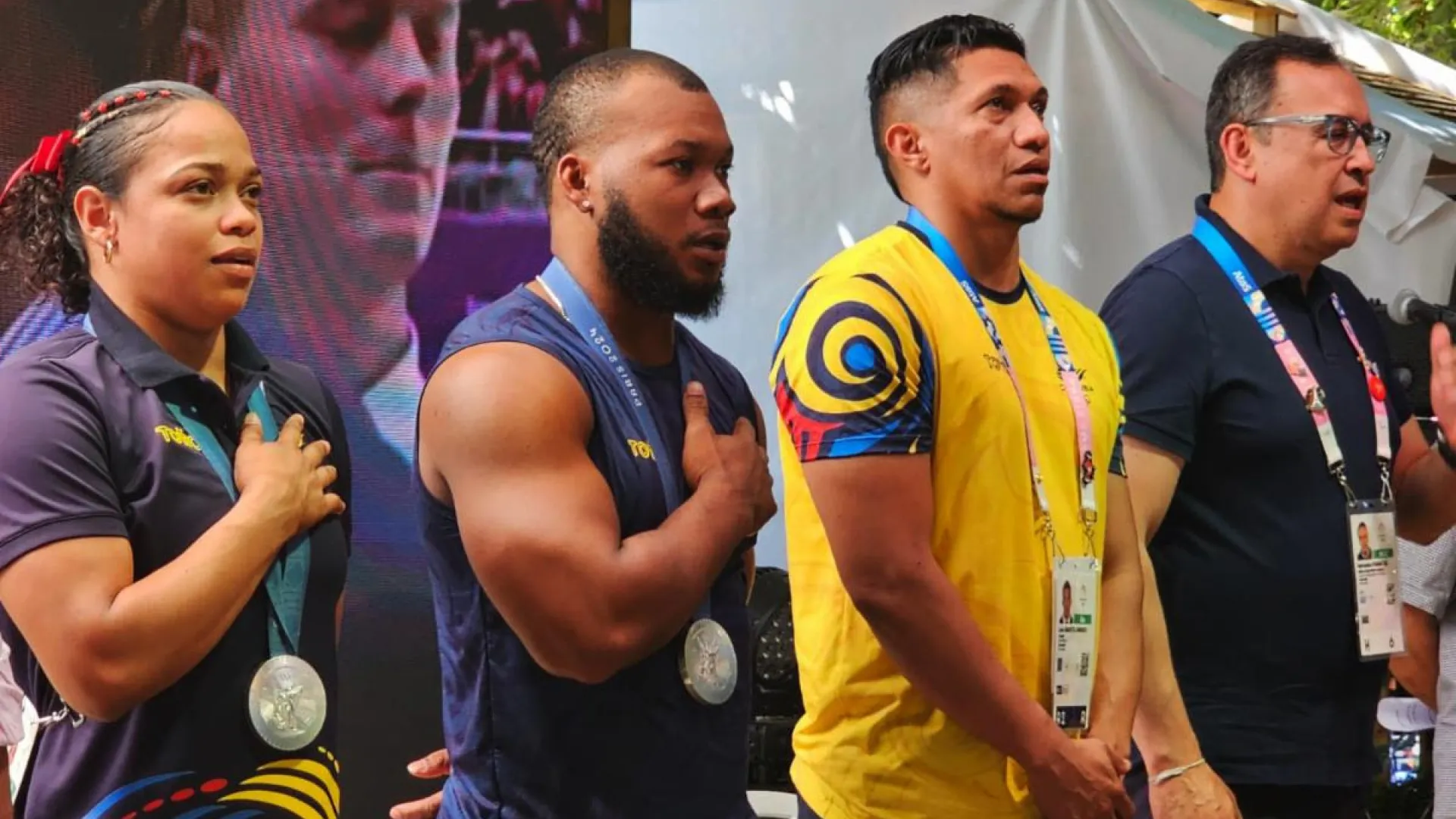 Así fue el homenaje a los pesistas colombianos que levantaron la alegría de todo el país